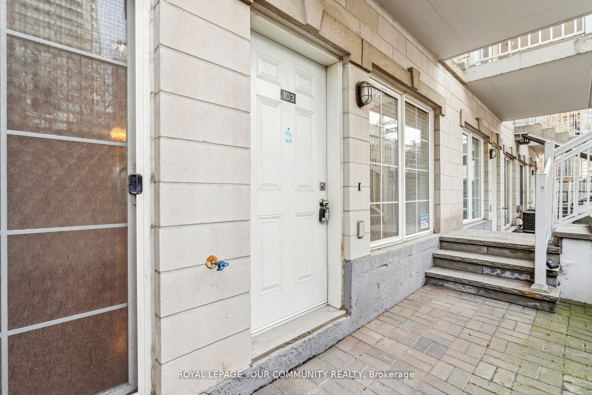 3 Bedrooms Condo at 207 Wellesley,  Toronto For sale