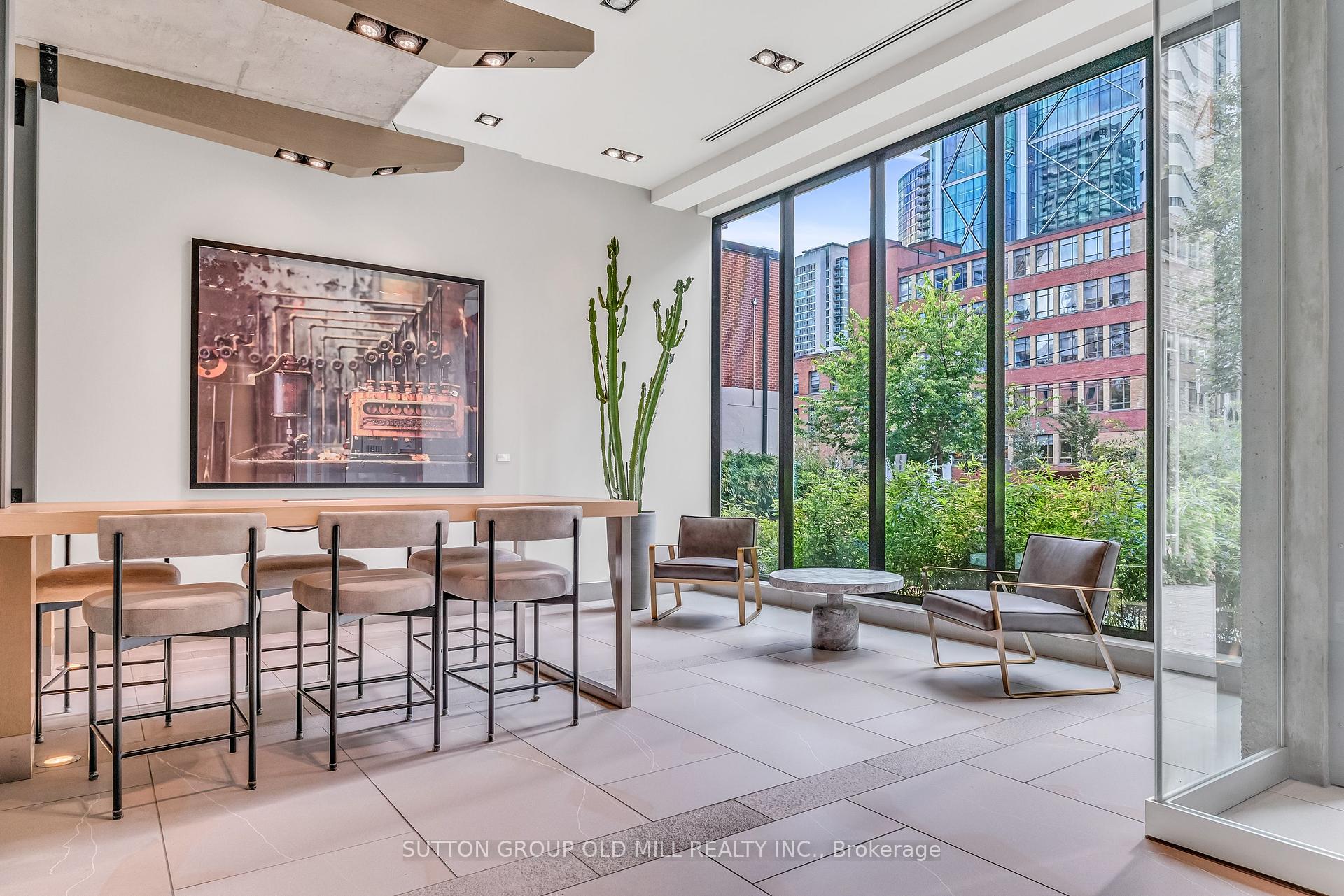 2 Bedrooms Condo at 400 Wellington, Toronto For sale