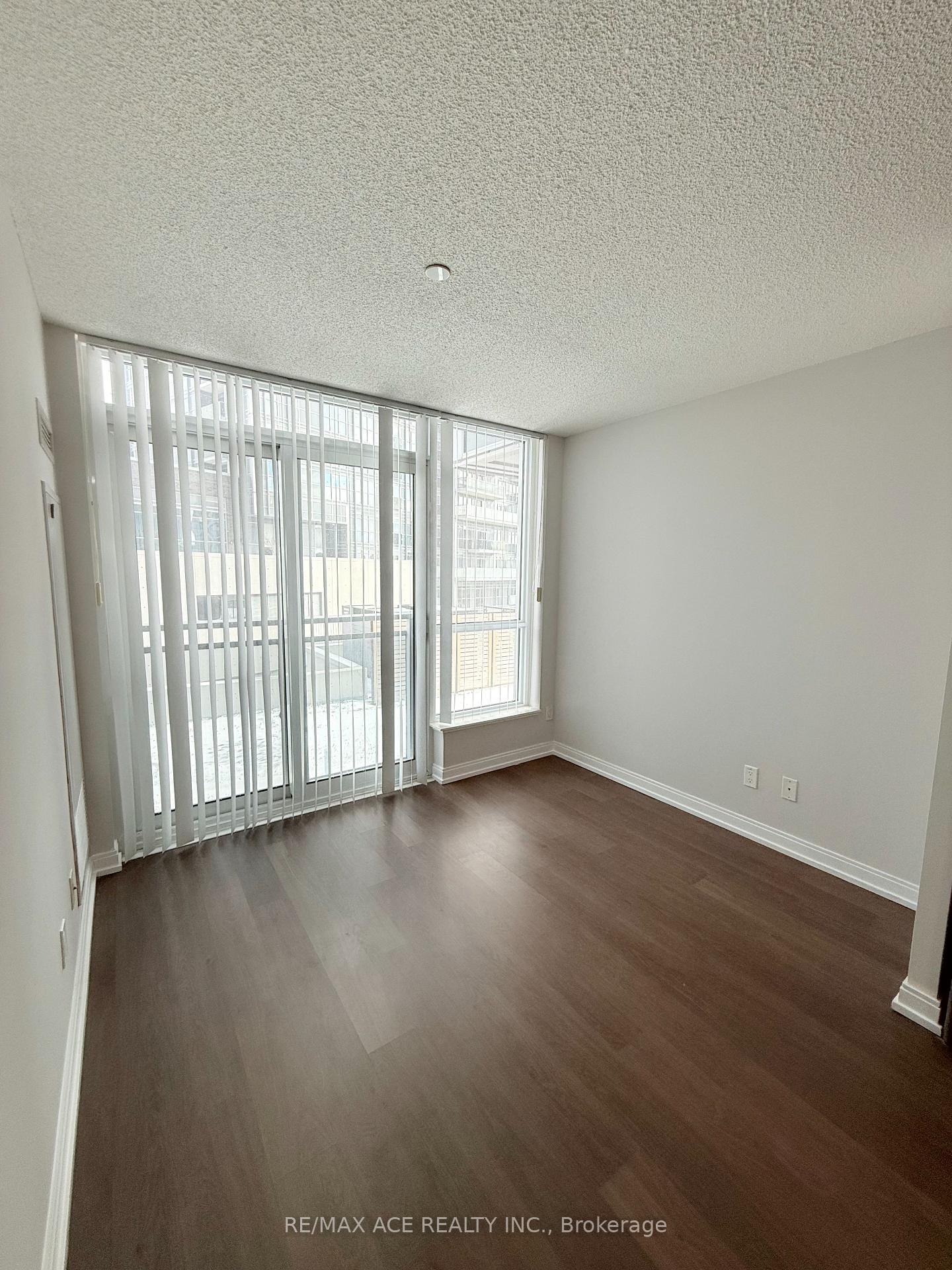 1 Bedroom Condo at 255 Village Green, Toronto For sale