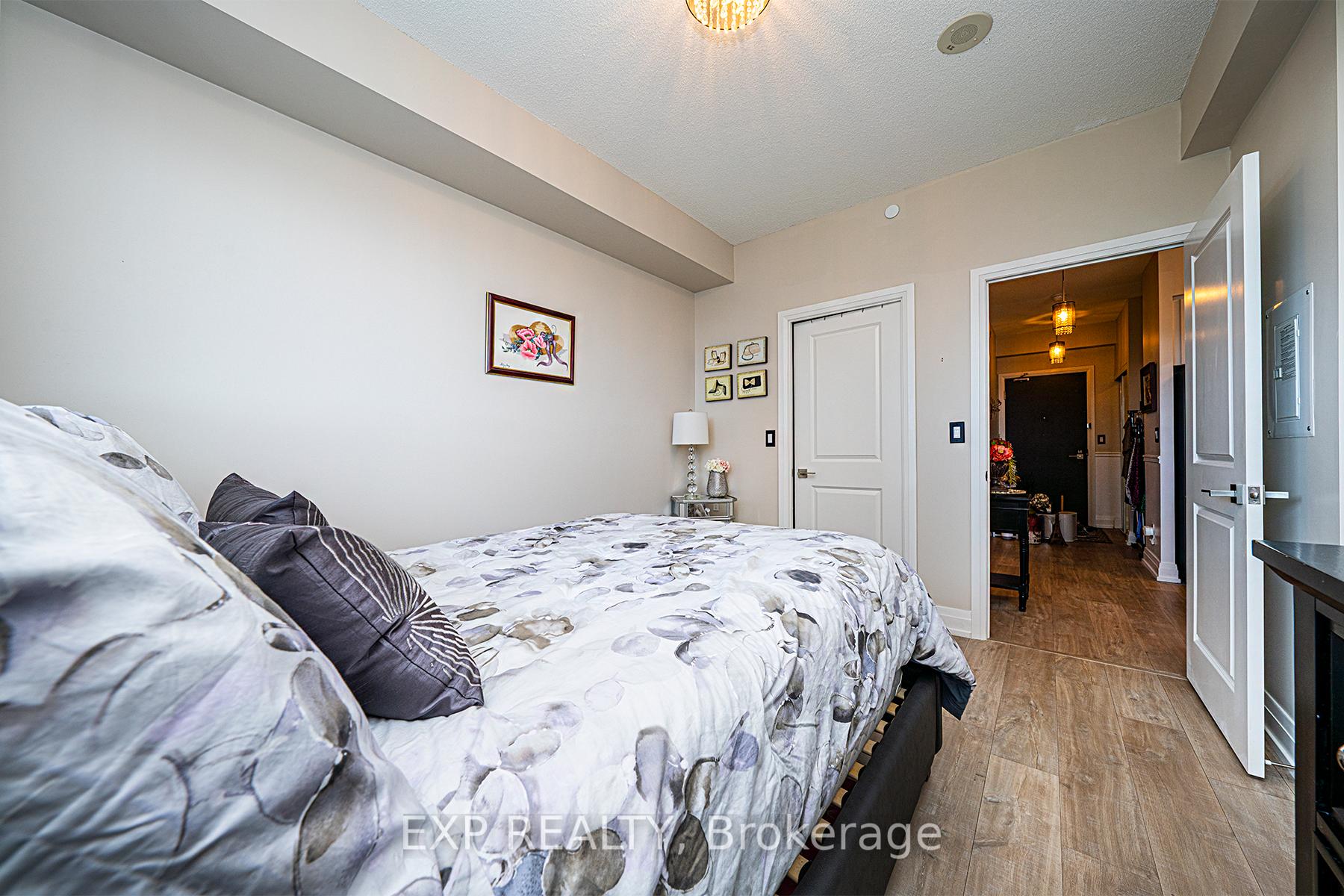 2 Bedrooms Condo at 3600 Highway 7, Vaughan For sale
