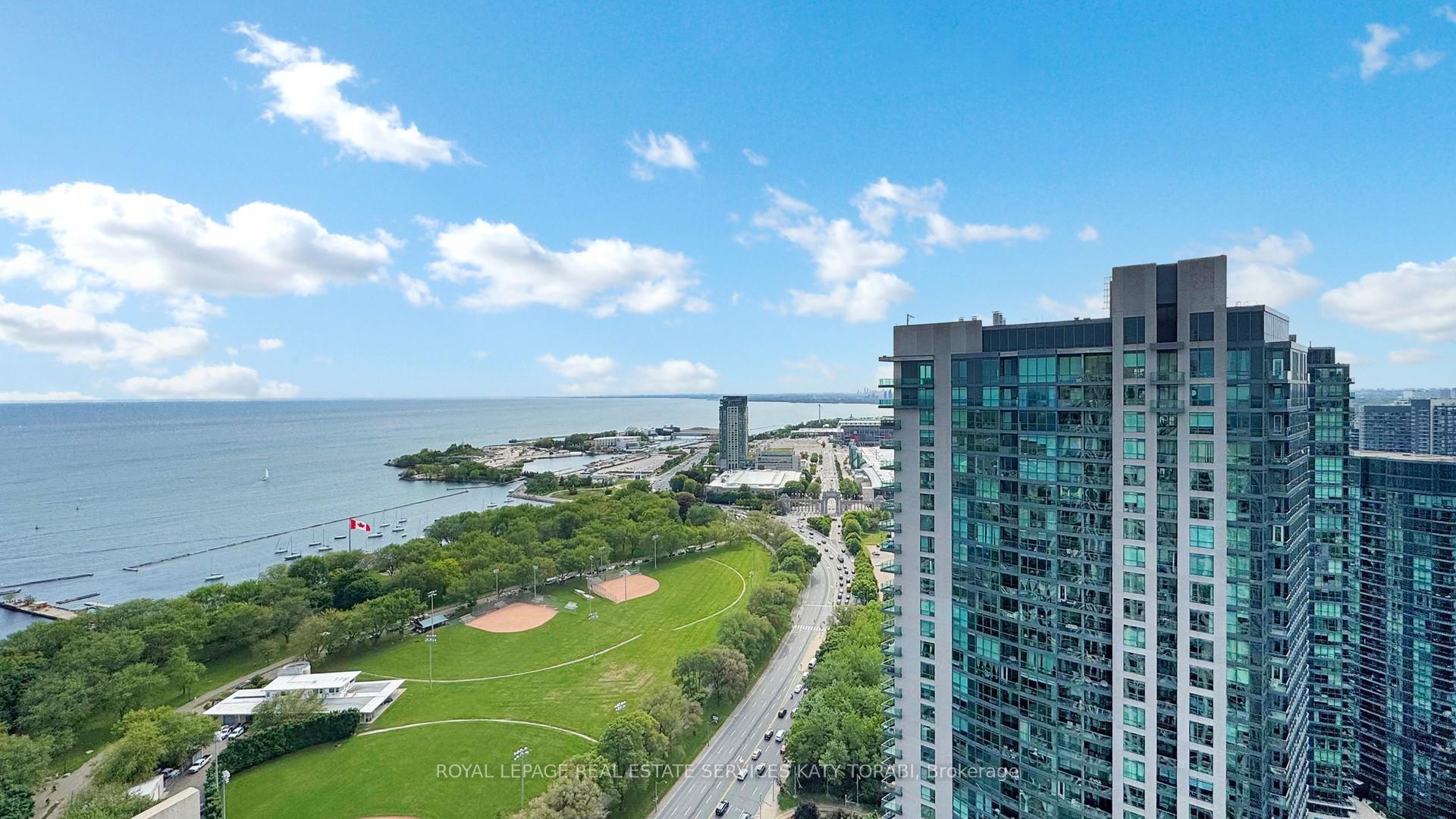 3 Bedrooms Condo at 628 Fleet, Toronto For sale