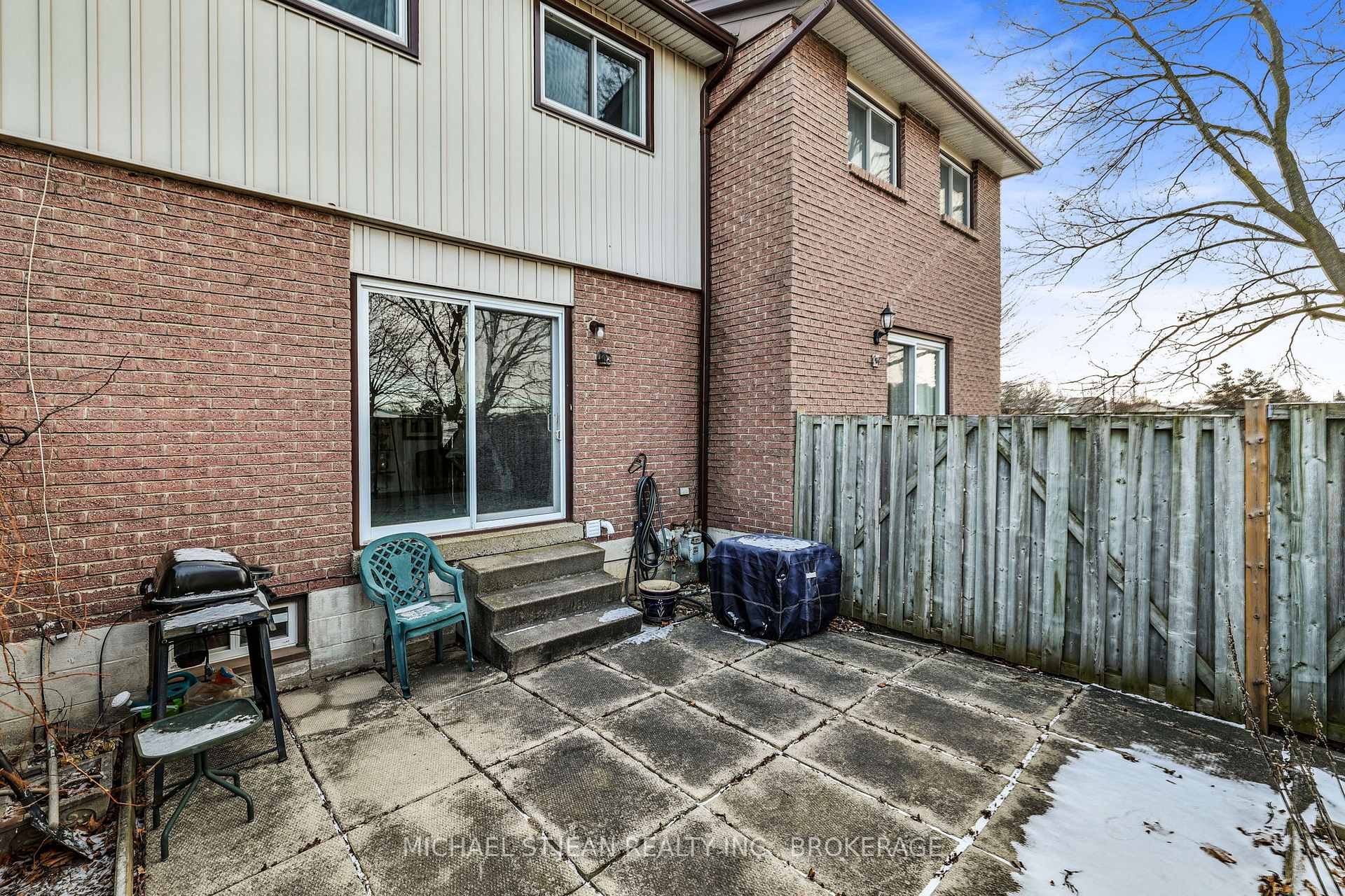 3 Bedrooms Condo at 1115 Paramount,  Hamilton For sale