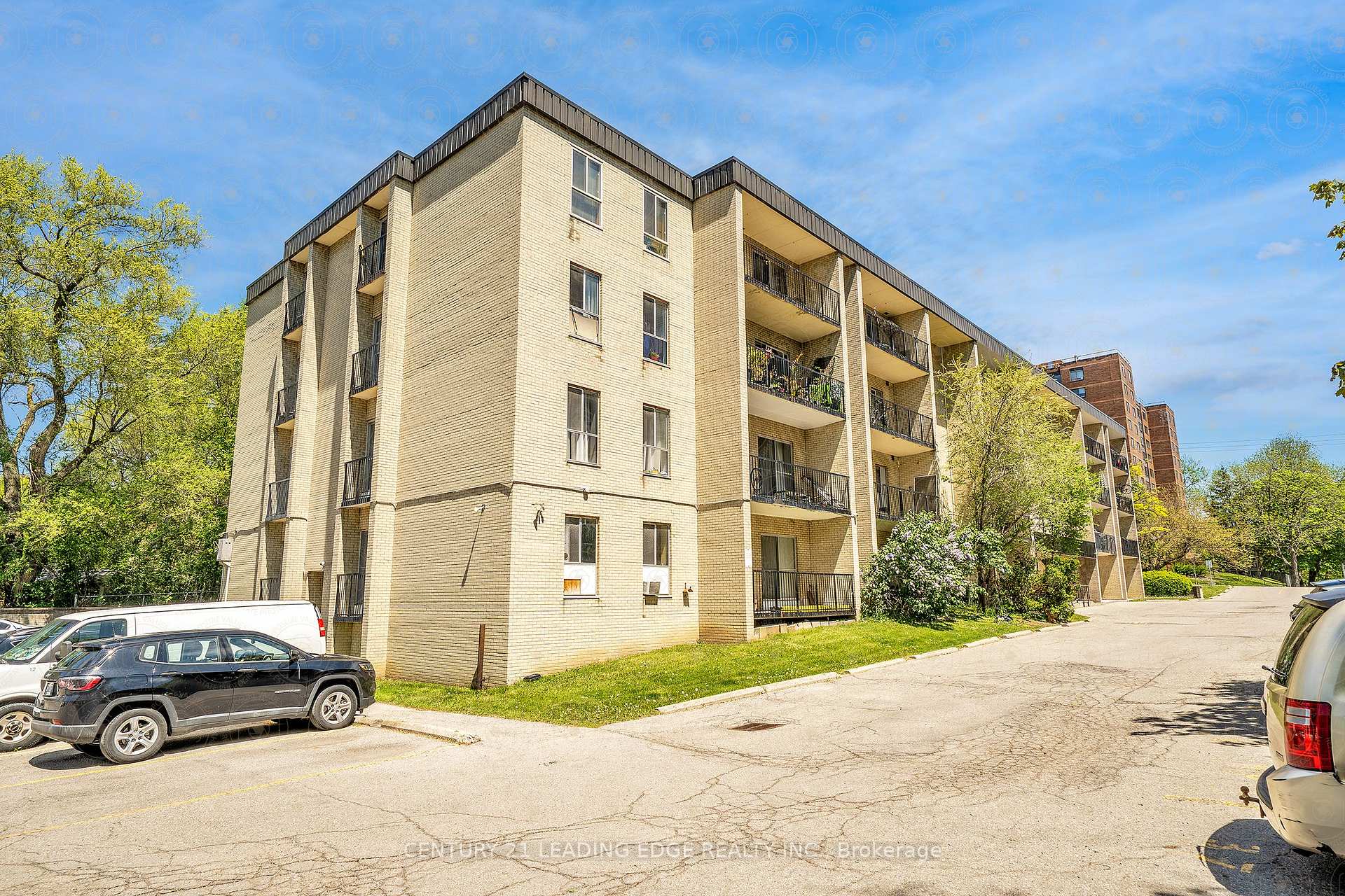 3 Bedrooms Condo at 1690 Victoria Park, Toronto For sale