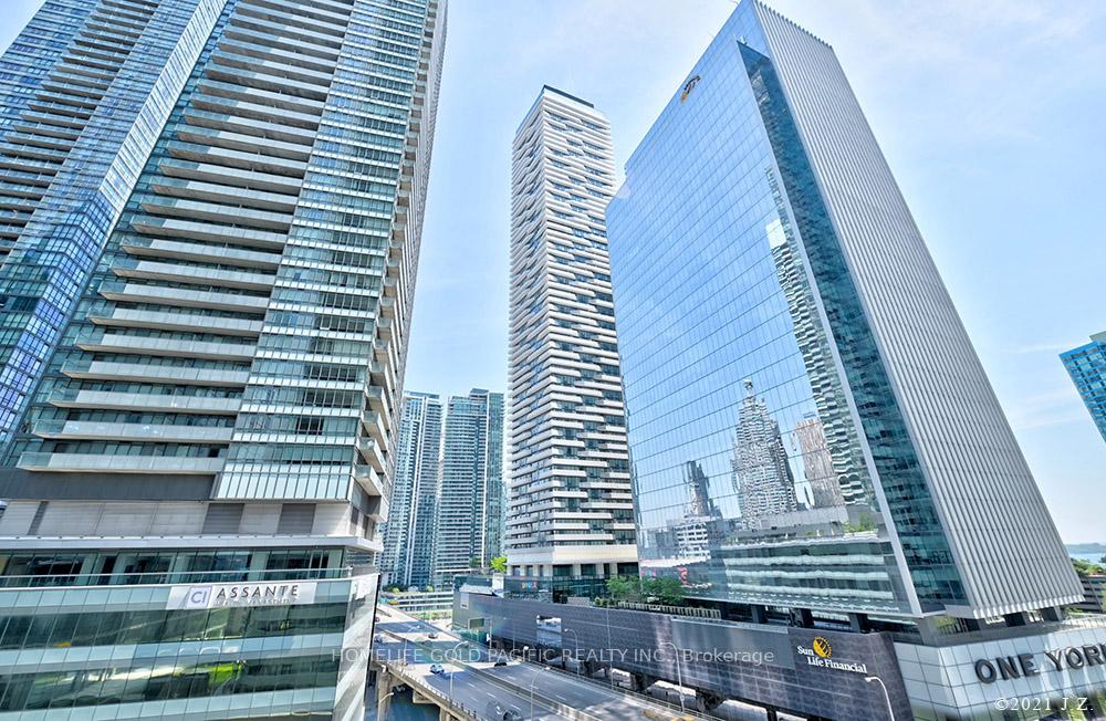 3 Bedrooms Condo at 14 York, Toronto For sale