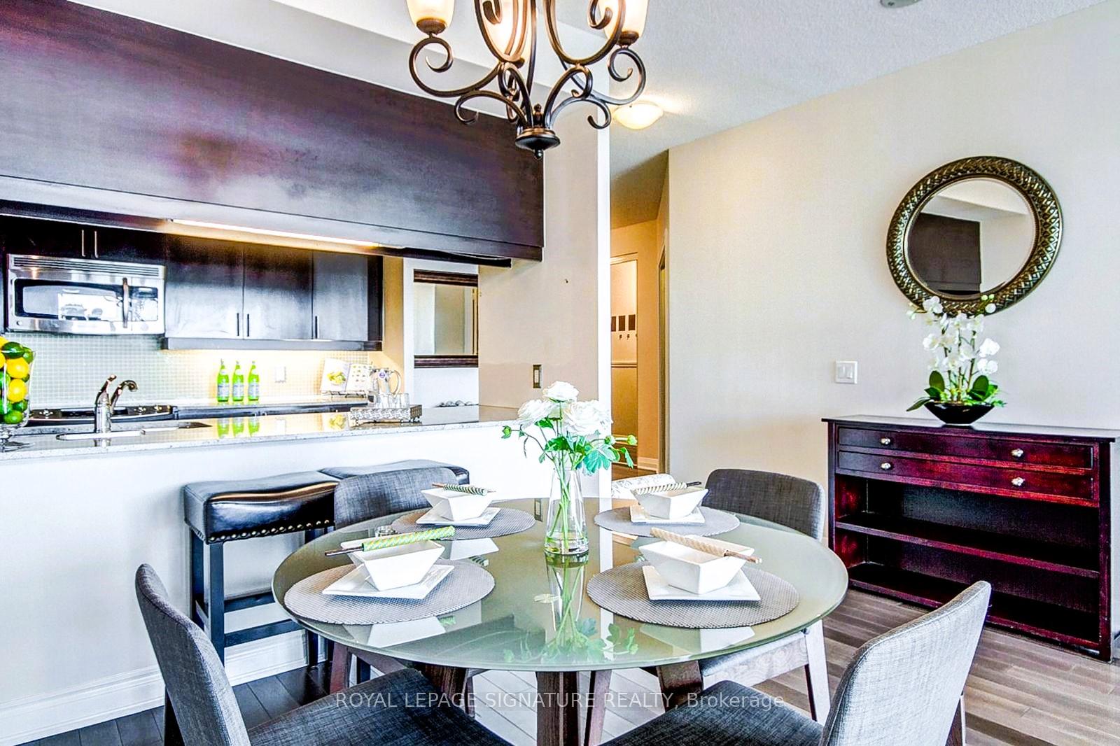 3 Bedrooms Condo at 1055 Southdown, Mississauga For sale