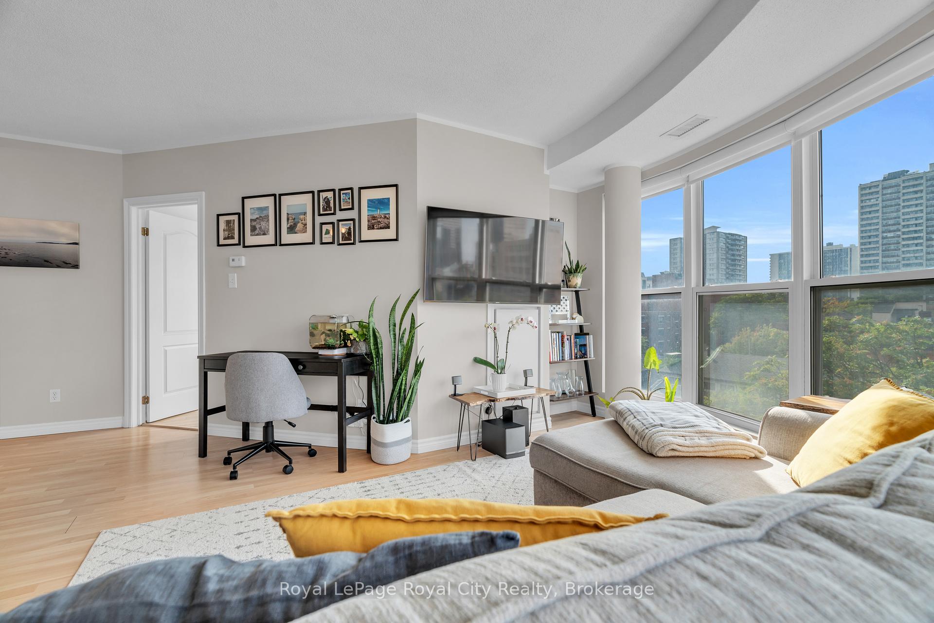2 Bedrooms Condo at 135 James, Hamilton For sale