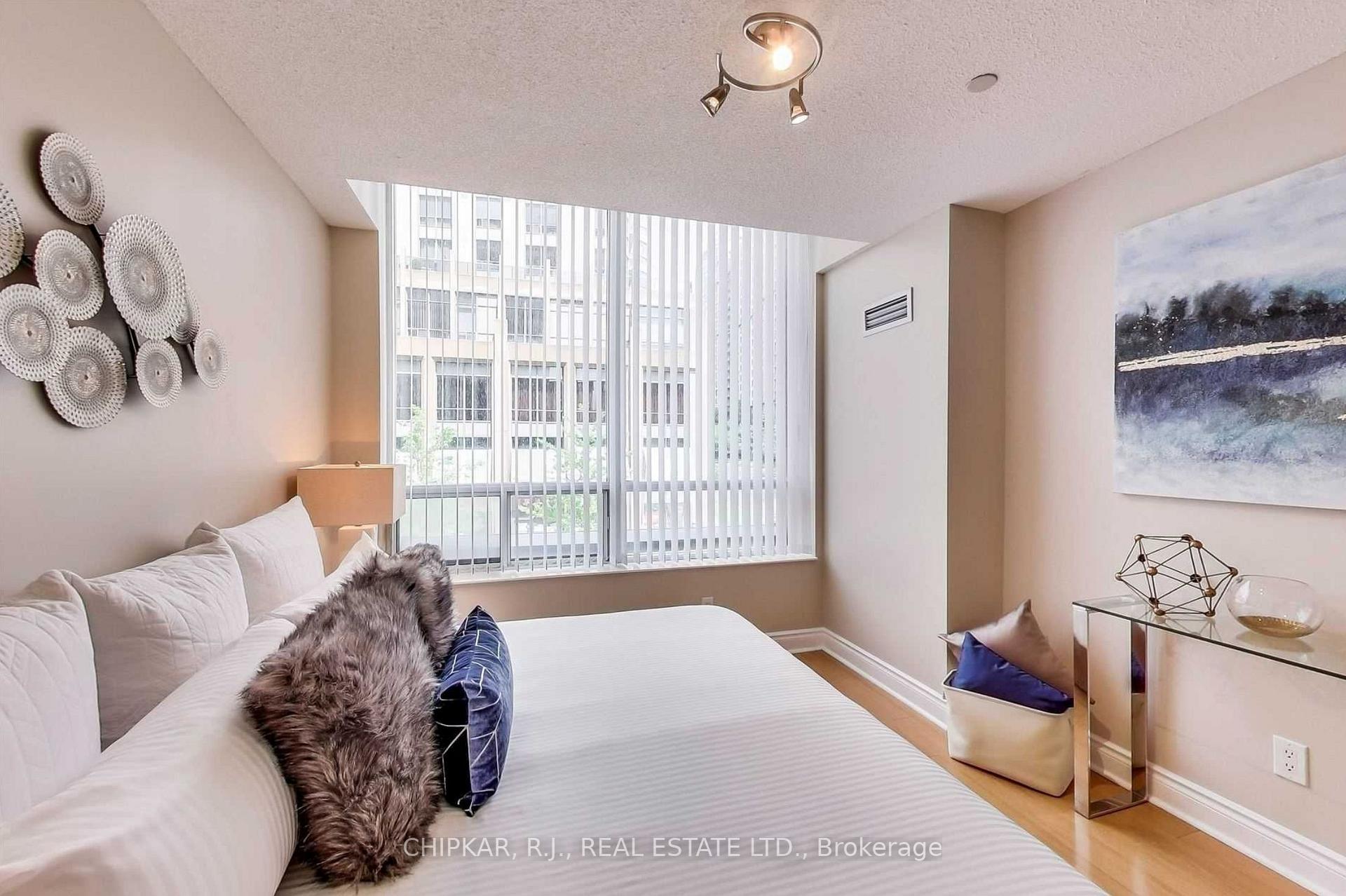 3 Bedrooms Condo at 15 Northtown,  Toronto For sale