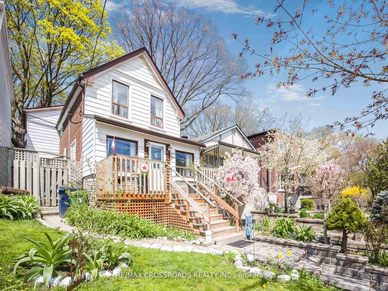 22 Ivy Avenue, Toronto, ON M4L 2H7