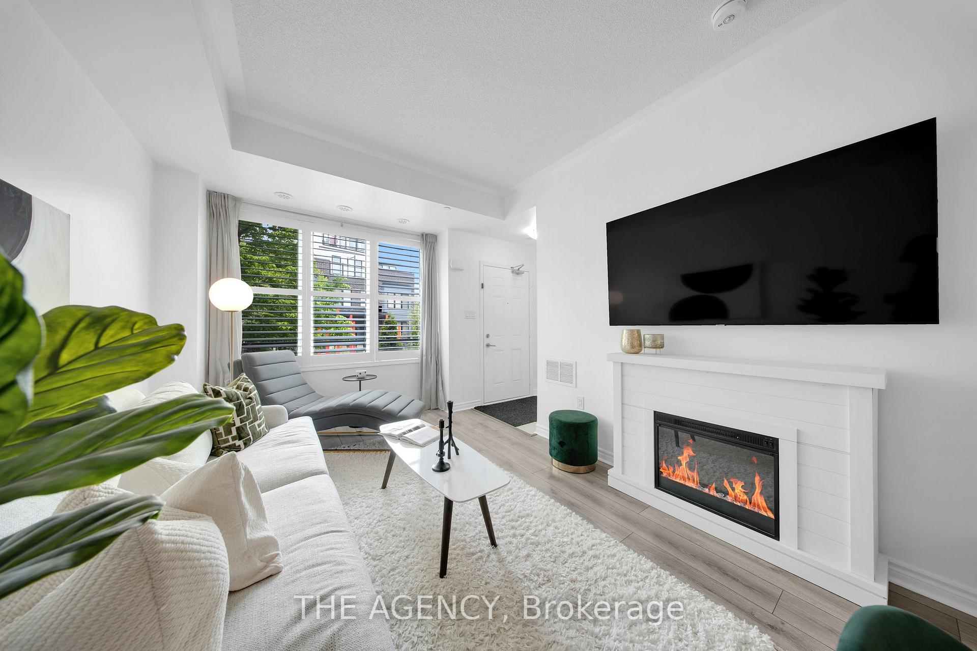 3 Bedrooms Condo at 1155 Stroud, Mississauga For sale