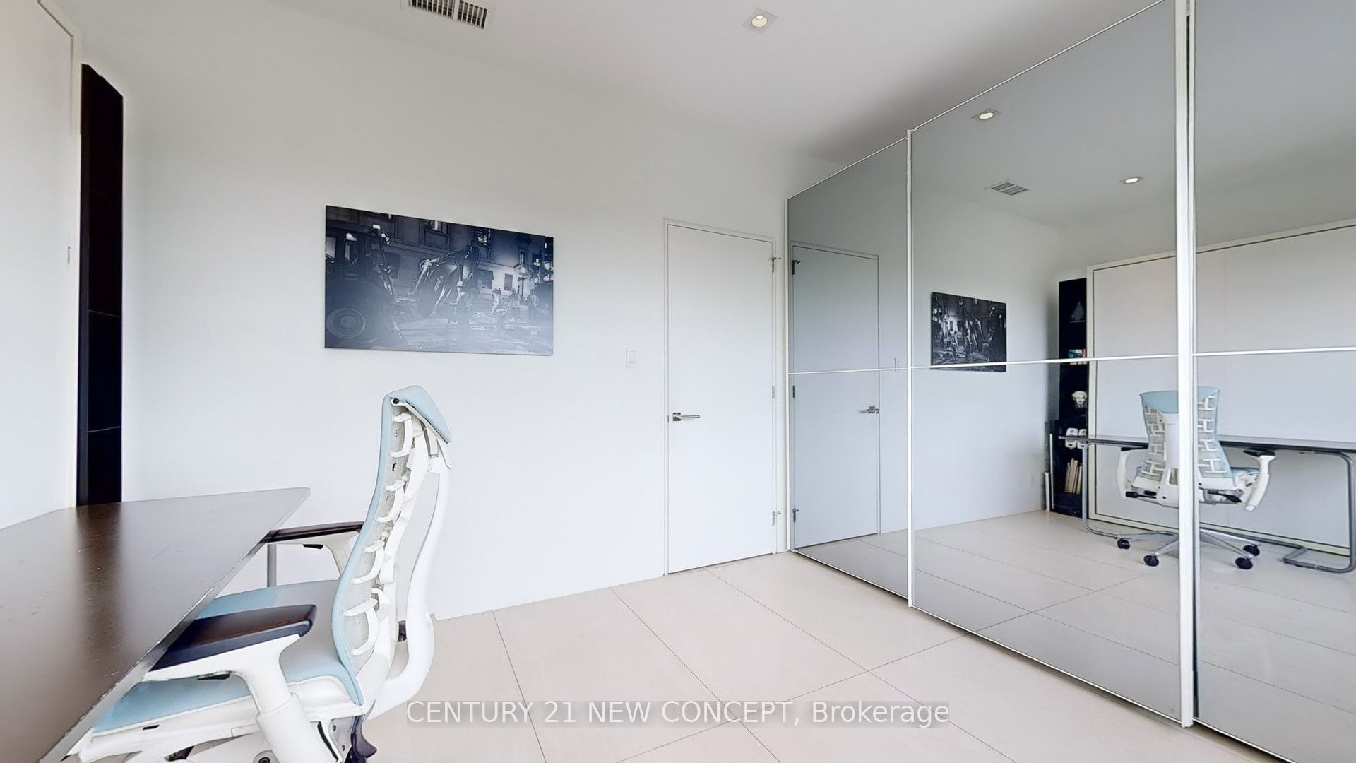 1 Watergarden Way N, #501