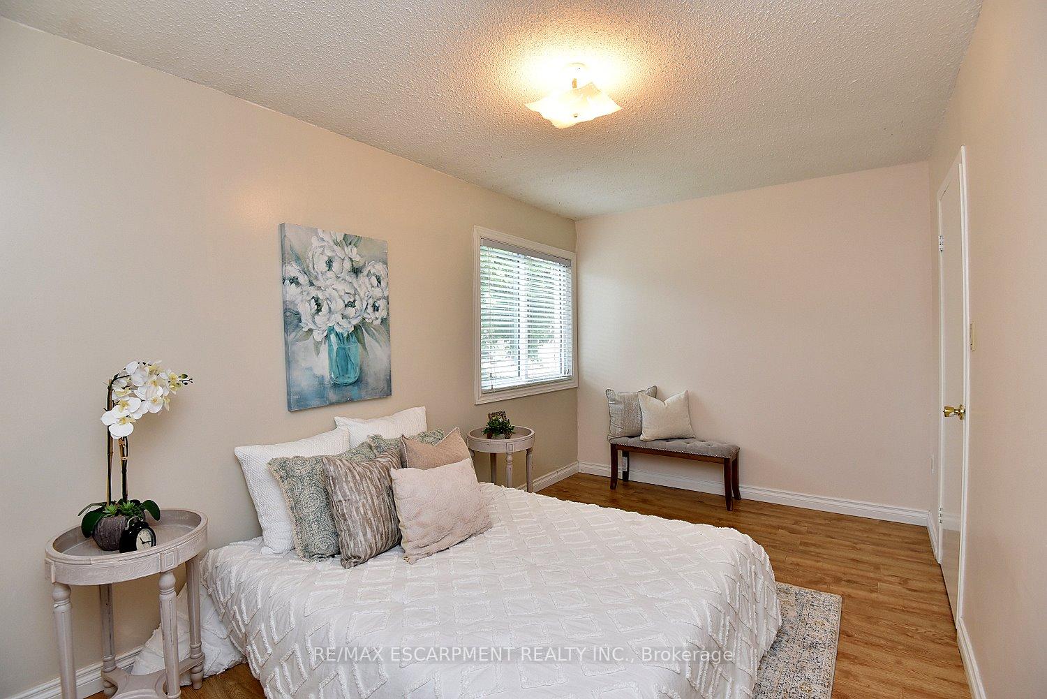 4 Bedrooms Condo at 250 Magnolia, Hamilton For sale