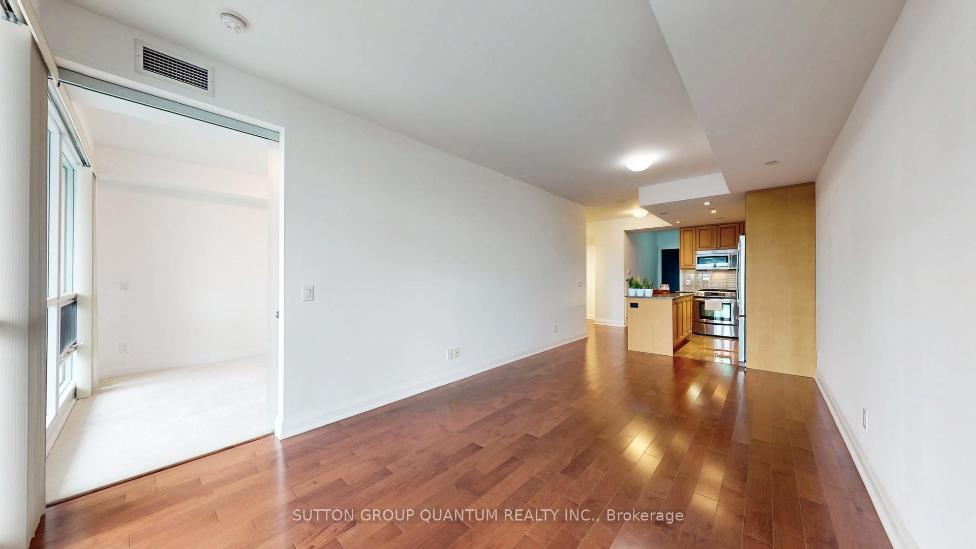 2 Bedrooms Condo at 11 Bronte, Oakville For sale
