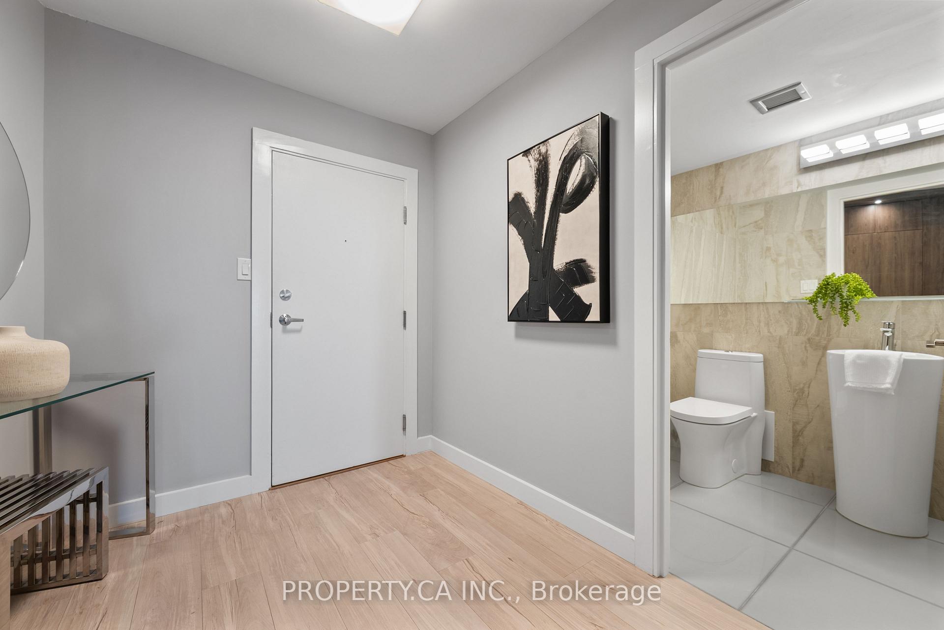 3 Bedrooms Condo at 40 Richview, Toronto For sale