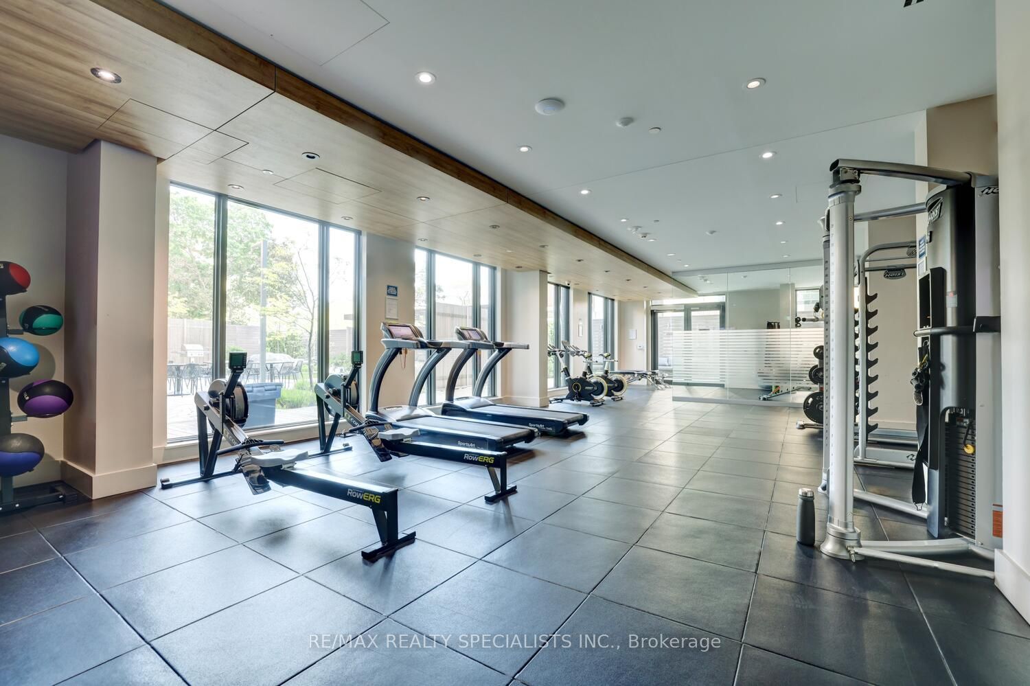 21 Park Street E, #616