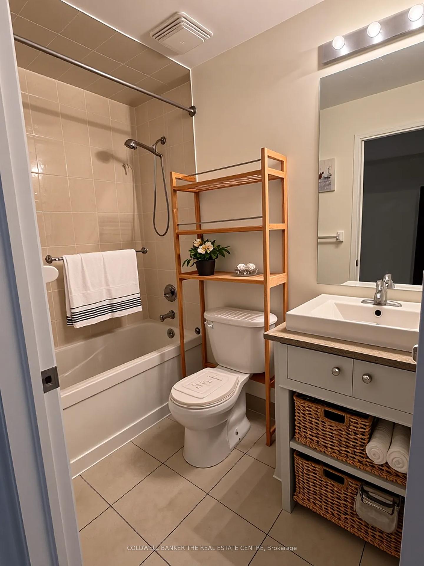 3 Bedrooms Condo at 19 Coneflower, Toronto For sale