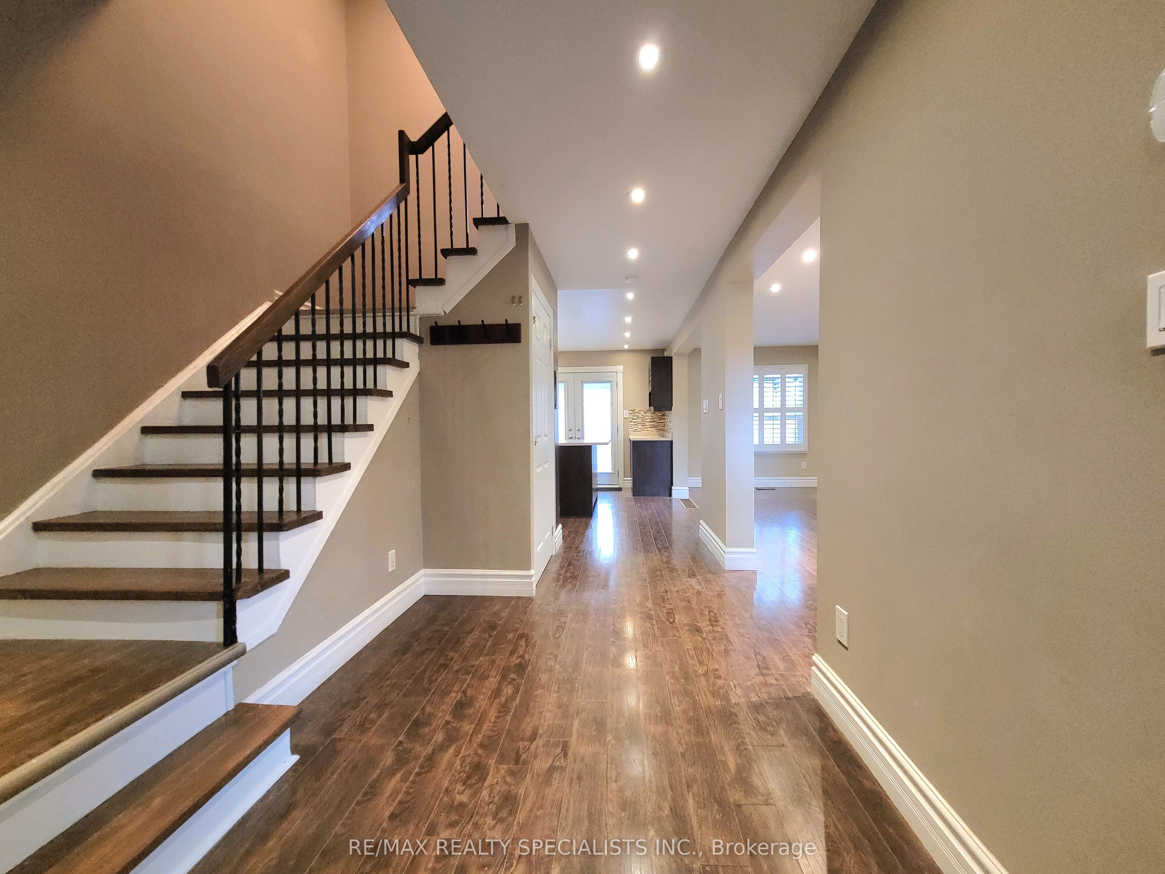 64 Willerton Close, #UPPER