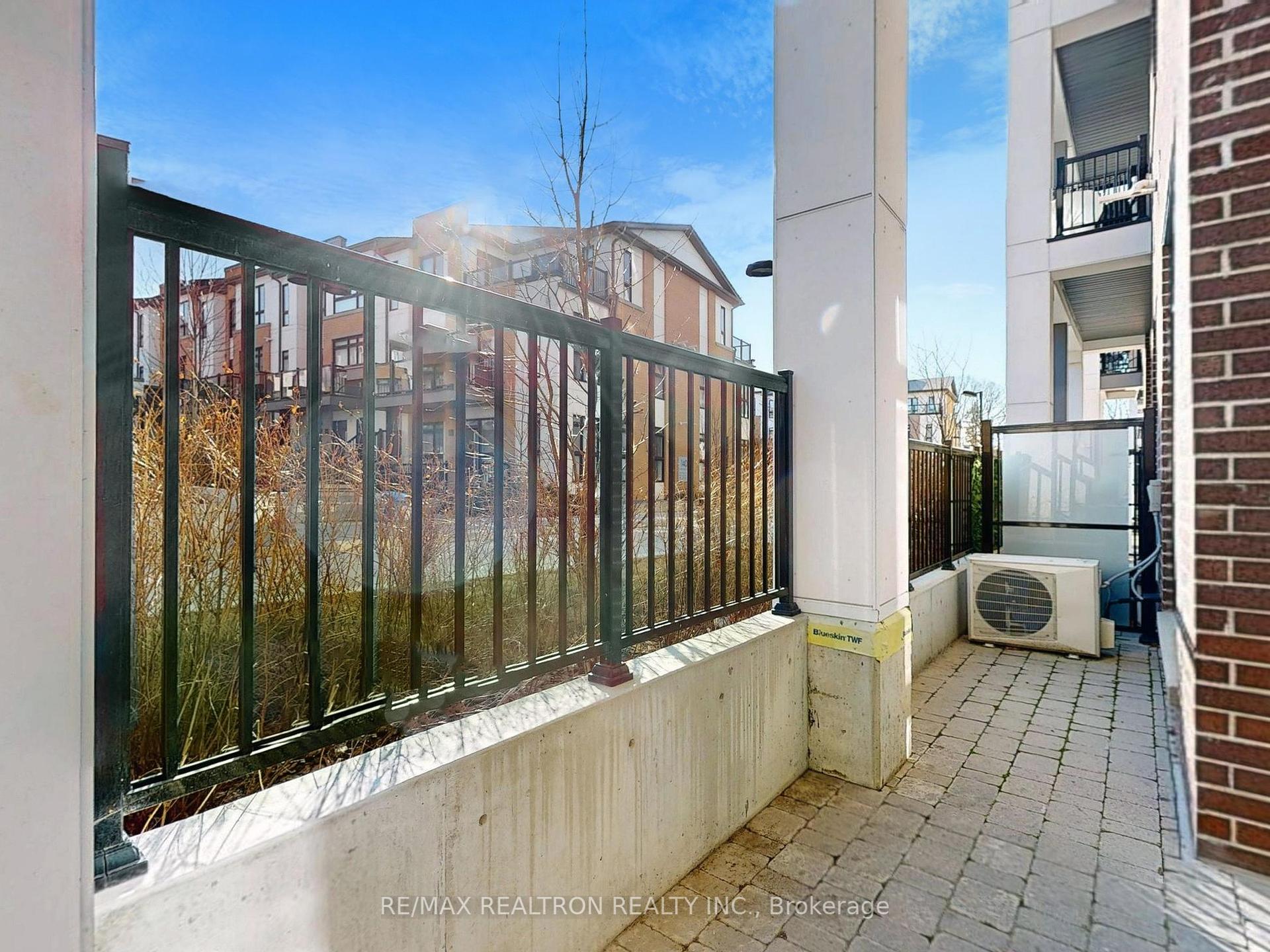 2 Bedrooms Condo at 160 Canon Jackson, Toronto For sale