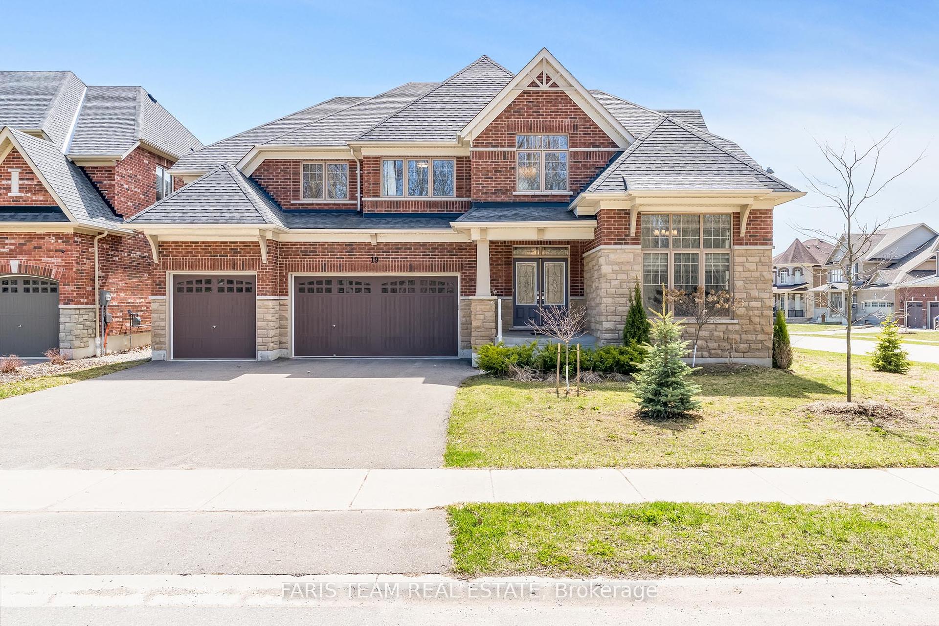19 McIsaac Drive, Springwater, ON L9X 2A2