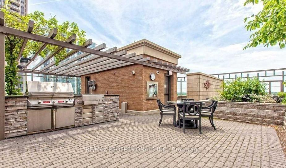 #2302 – 385 Prince Of Wales Drive, Mississauga, ON L5B 0C6