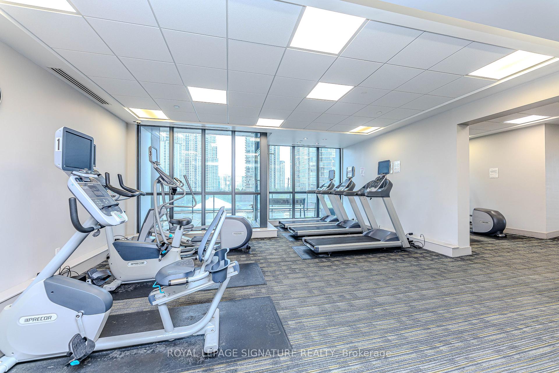 2 Bedrooms Condo at 55 Eglinton, Mississauga For sale