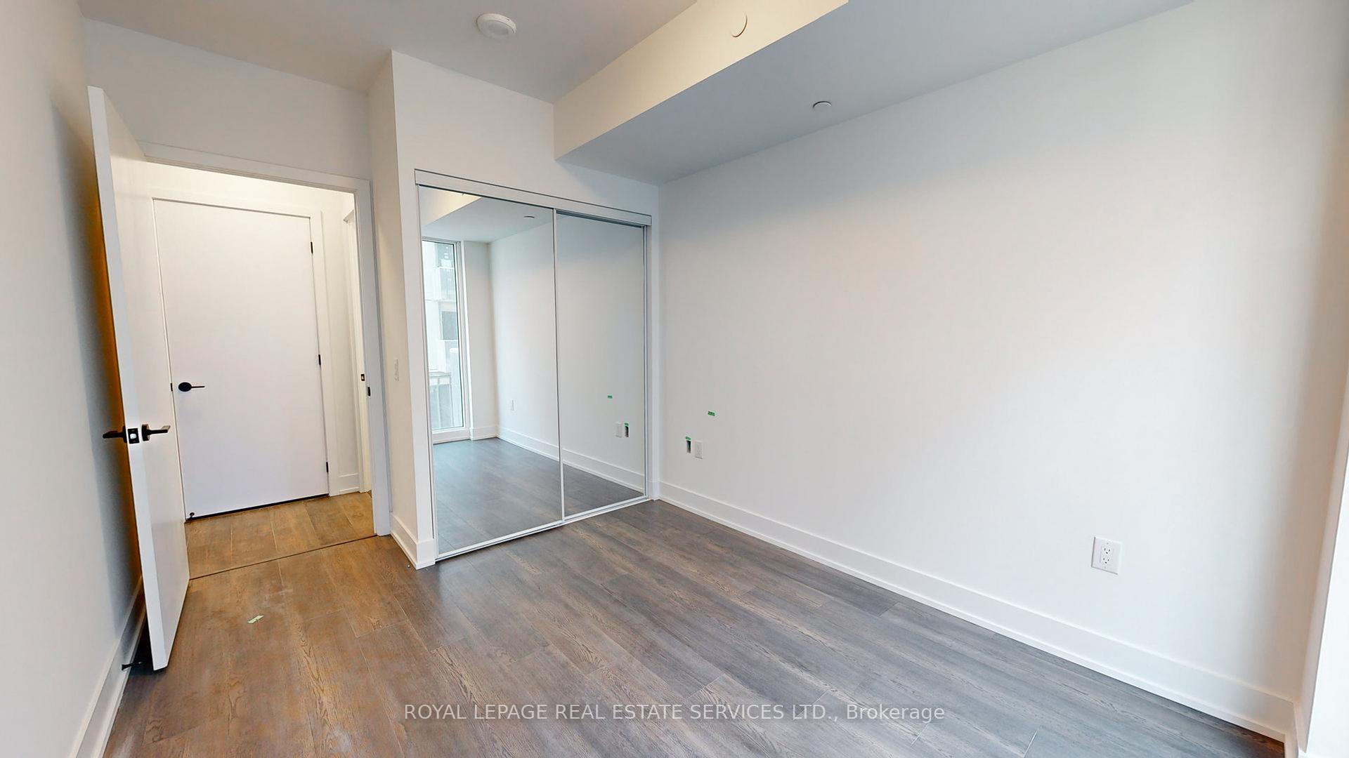 2 Bedrooms Condo at 2450 Old Bronte, Oakville For sale