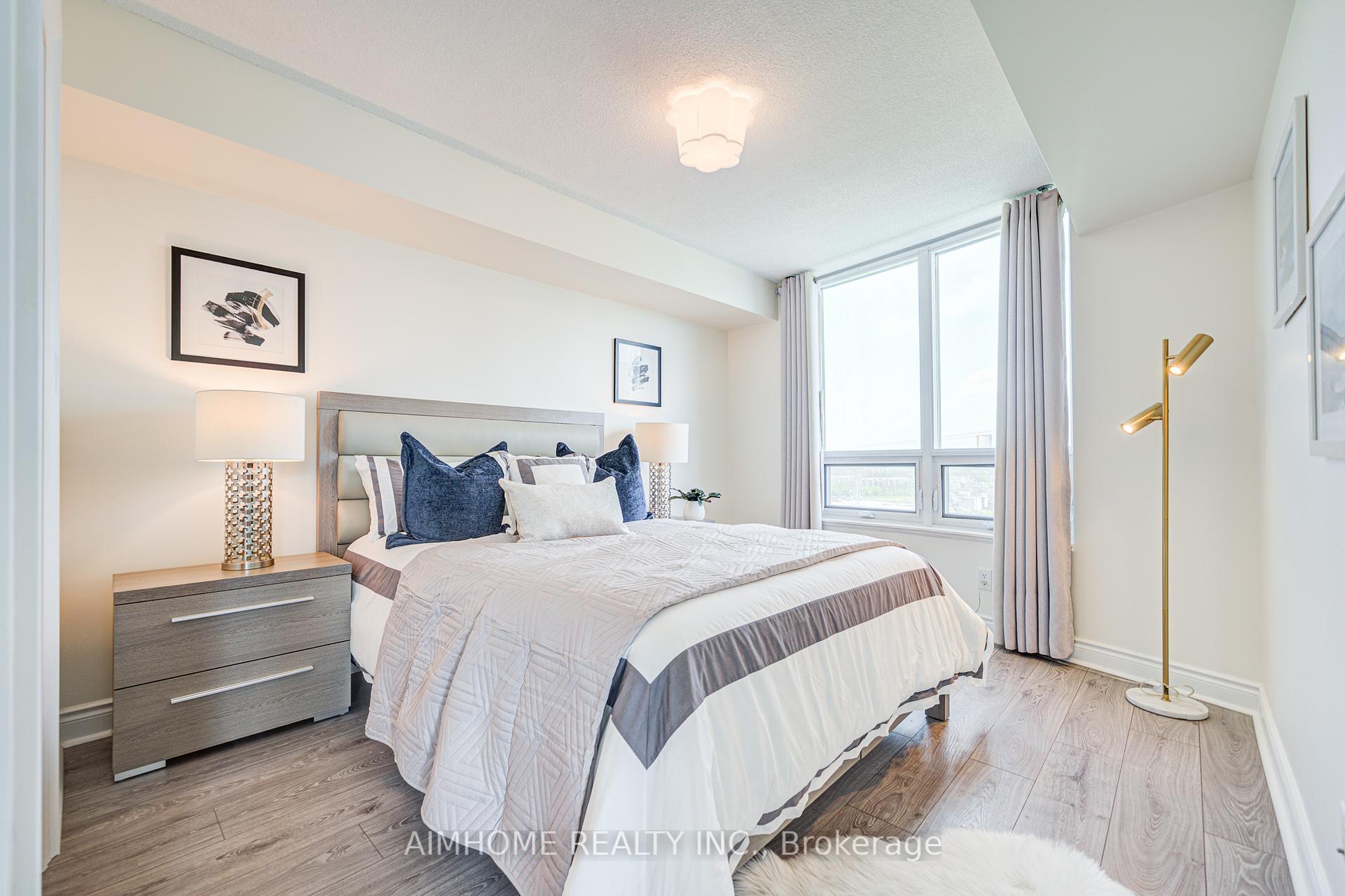 2 Bedrooms Condo at 25 Greenview, Toronto For sale