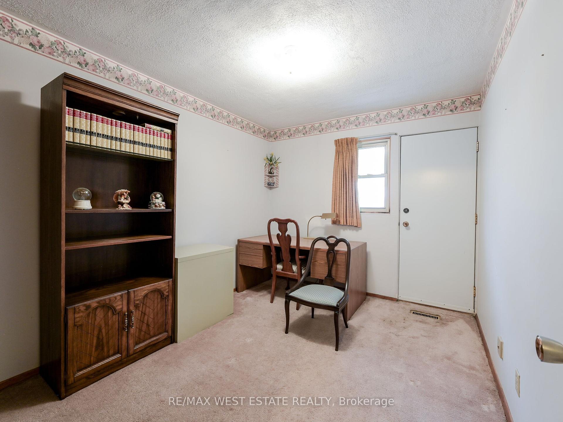 4 Bedrooms Condo at 3665 Flamewood,  Mississauga For sale