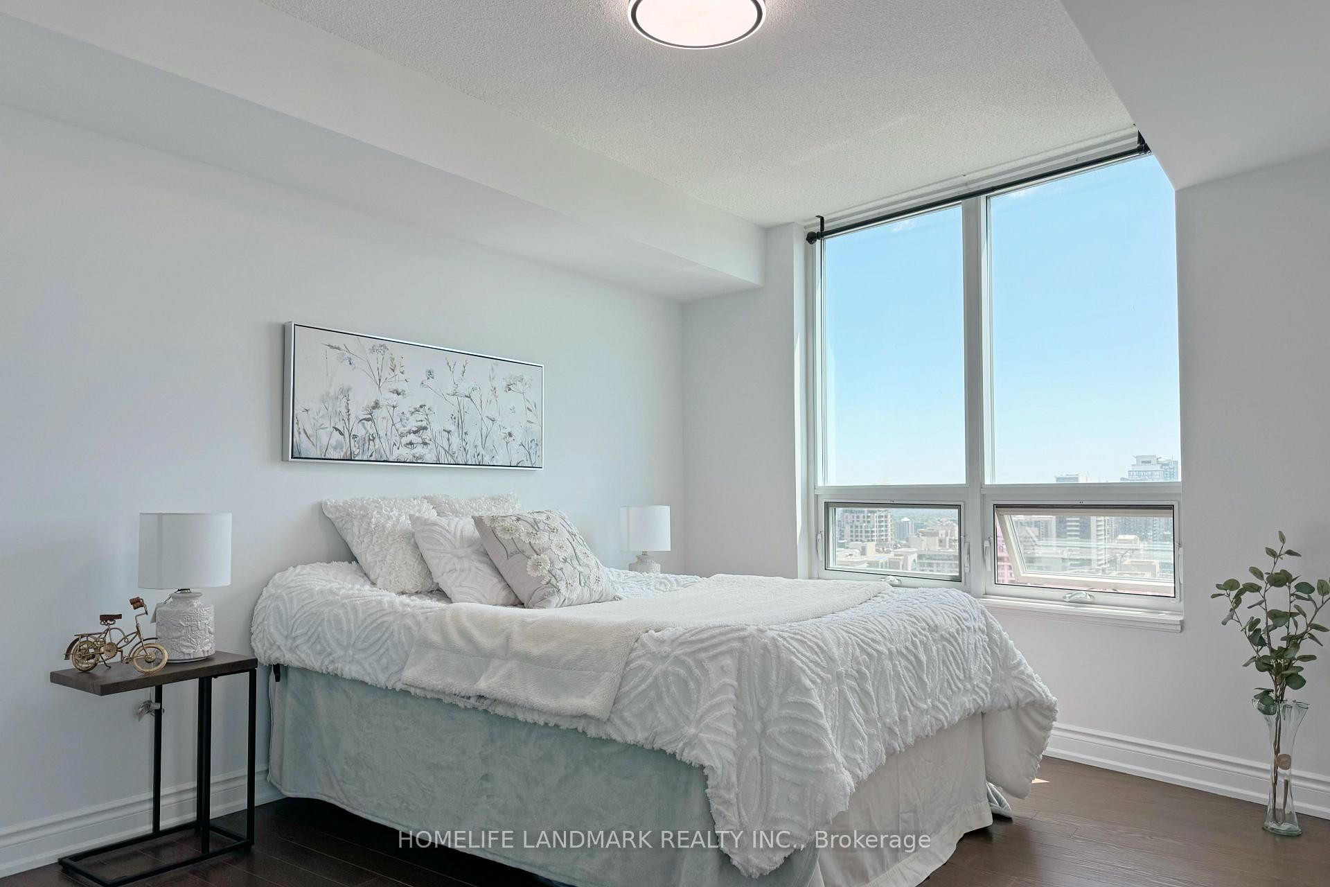 3 Bedrooms Condo at 15 Greenview, Toronto For sale