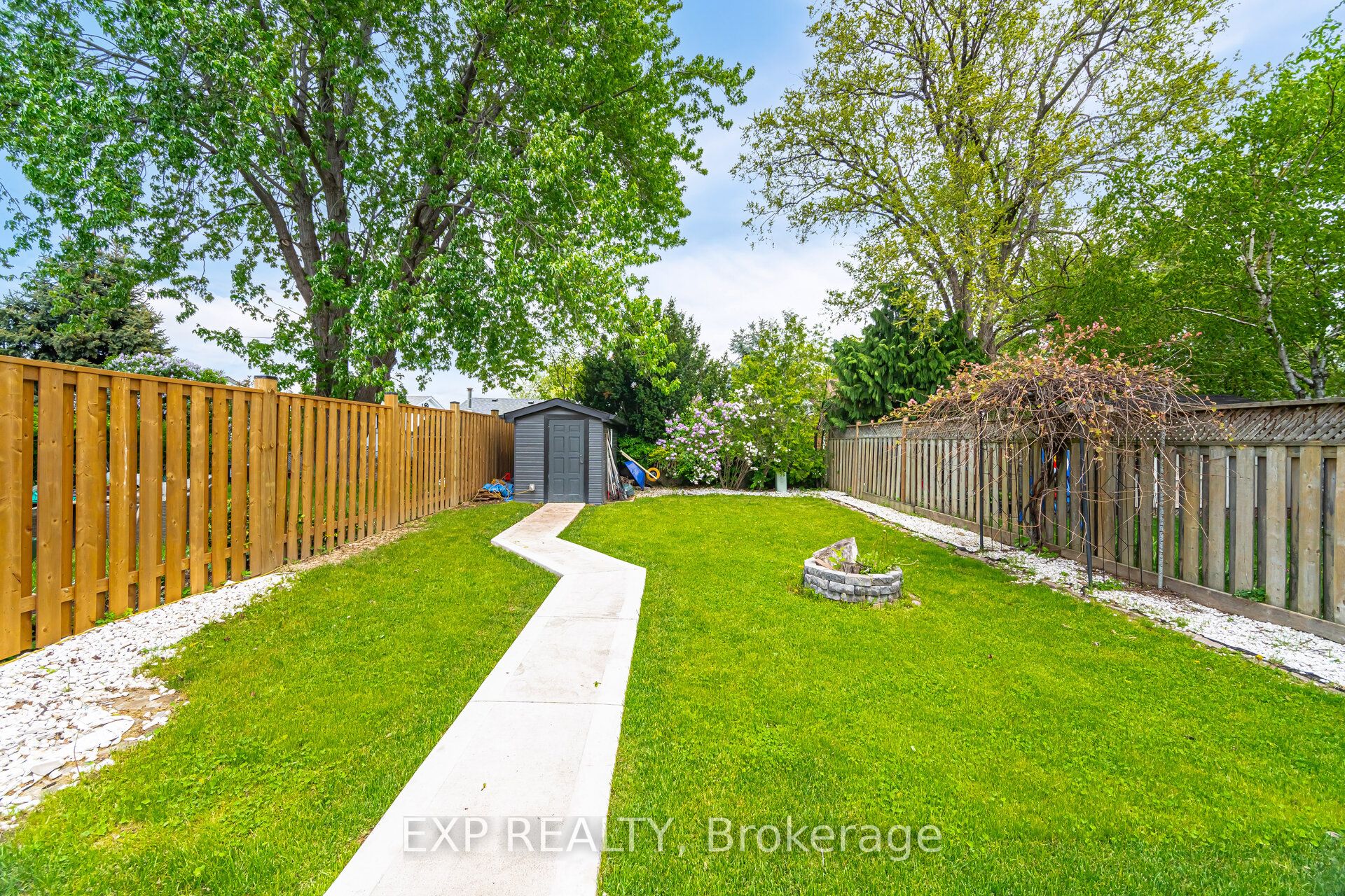384 Daralea Heights