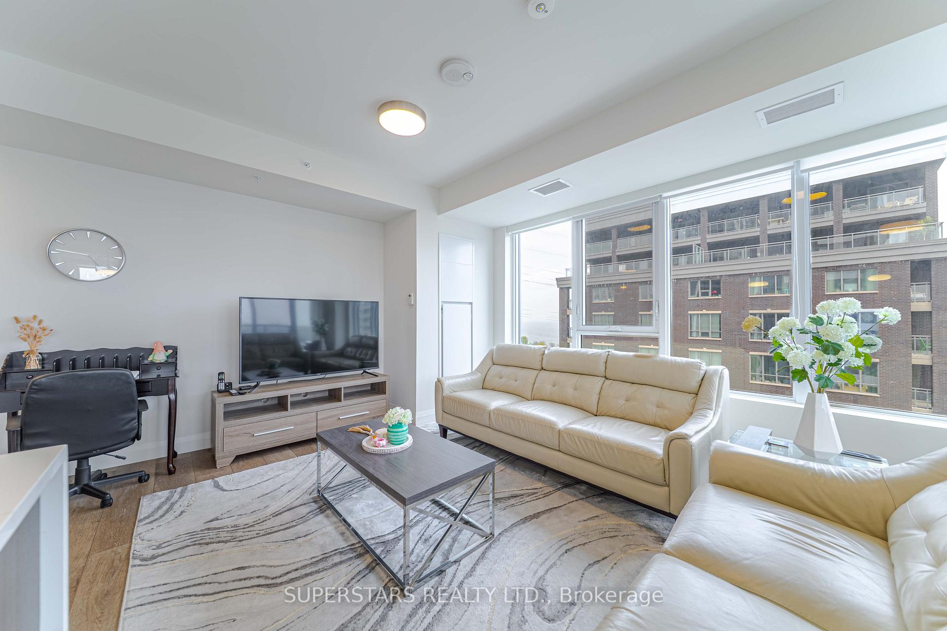 2 Bedrooms Condo at 500 Brock, Burlington For sale