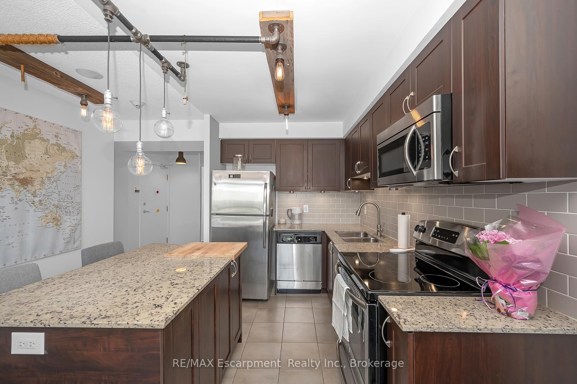 2 Bedrooms Condo at 1940 Ironstone, Burlington For sale