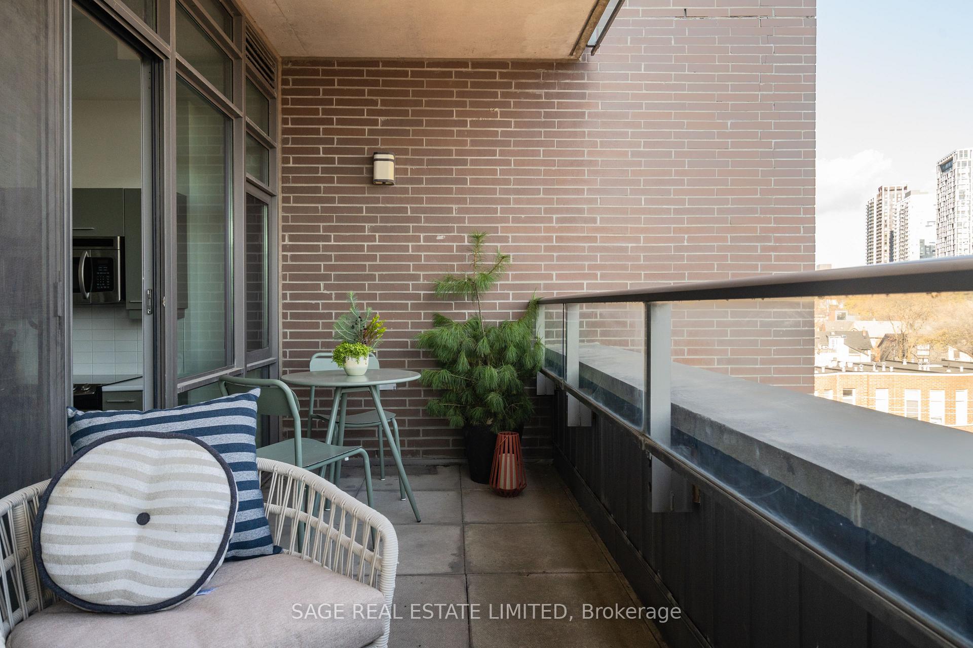 1 Bedroom Condo at 549 King, Toronto For sale