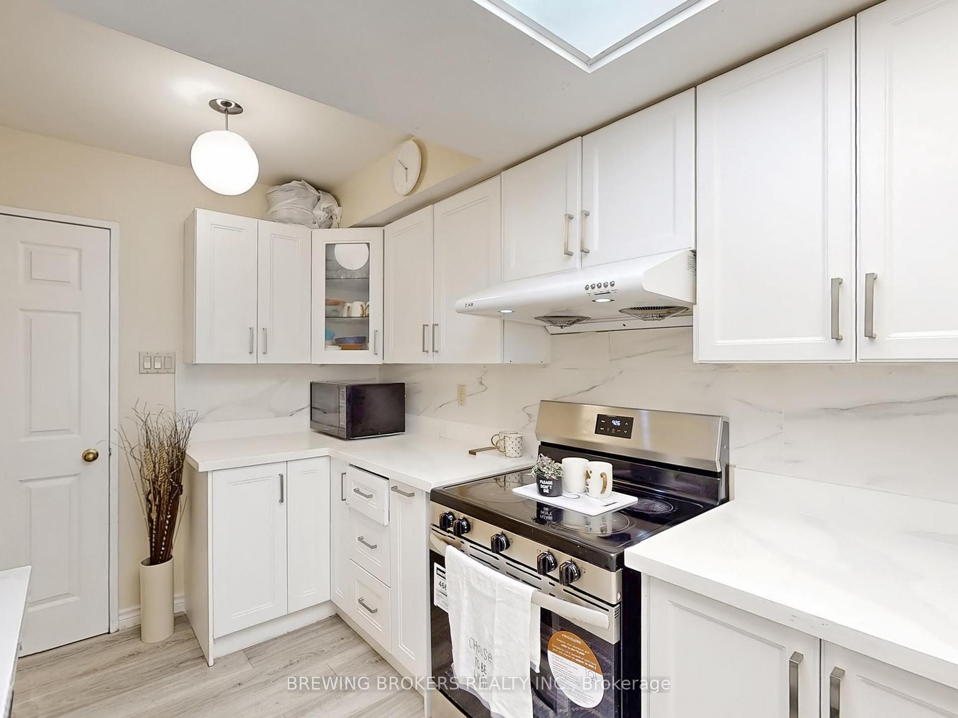 3 Bedrooms Condo at 4450 Tucana, Mississauga For sale