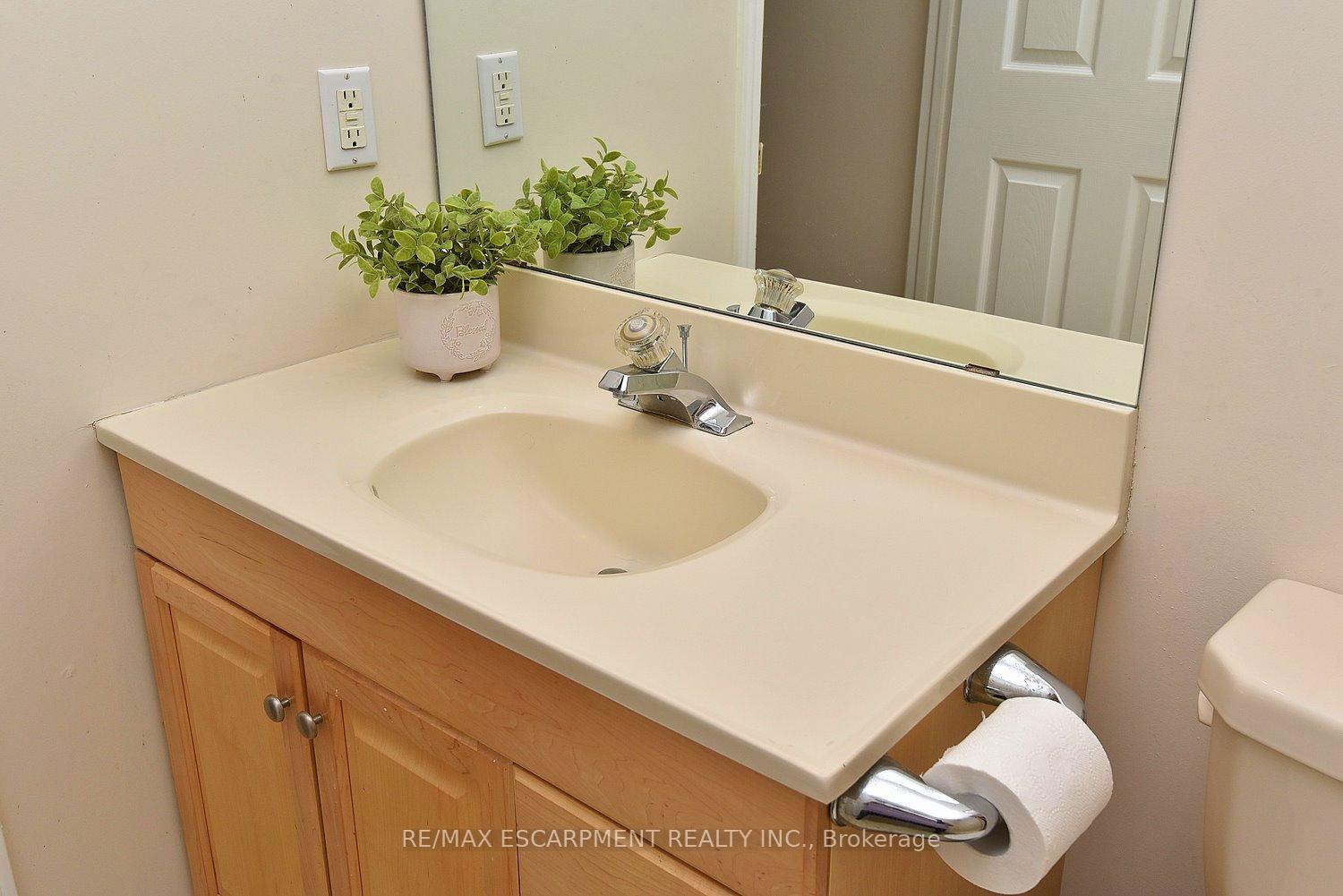 4 Bedrooms Condo at 250 Magnolia, Hamilton For sale