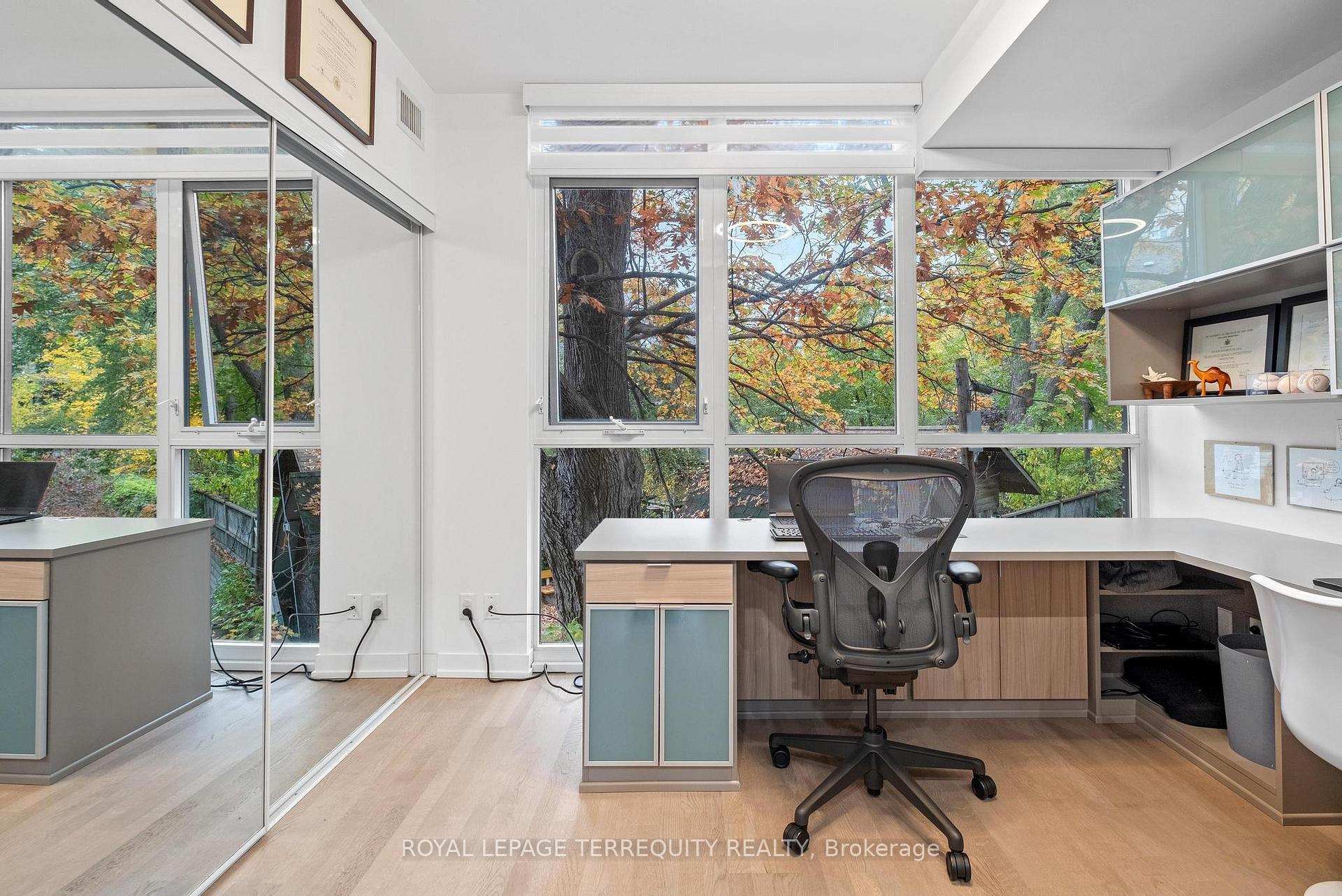 3 Bedrooms Condo at 38 Howard Park,  Toronto For sale