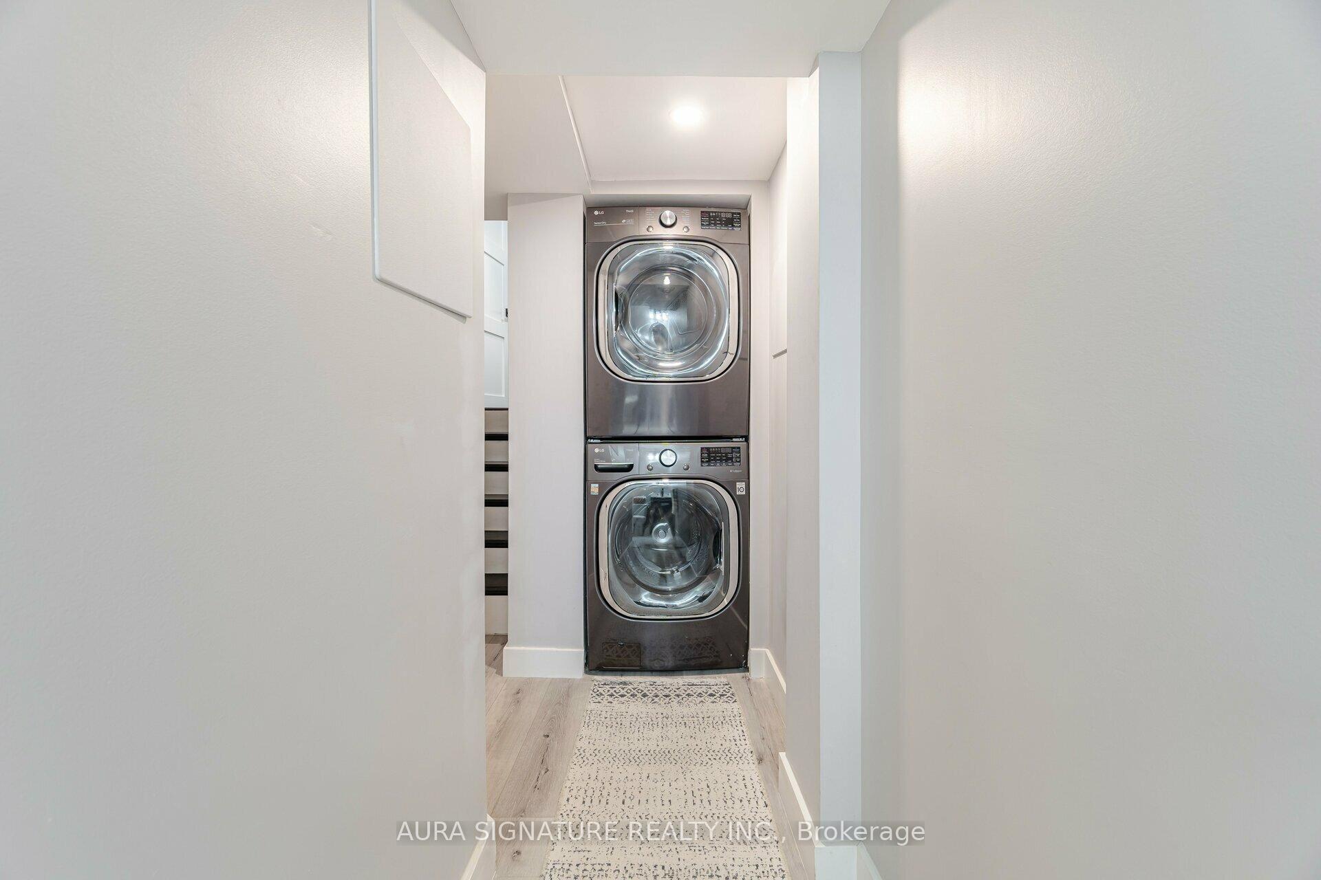 3 Bedrooms Condo at 88 Rainbow, Vaughan For sale