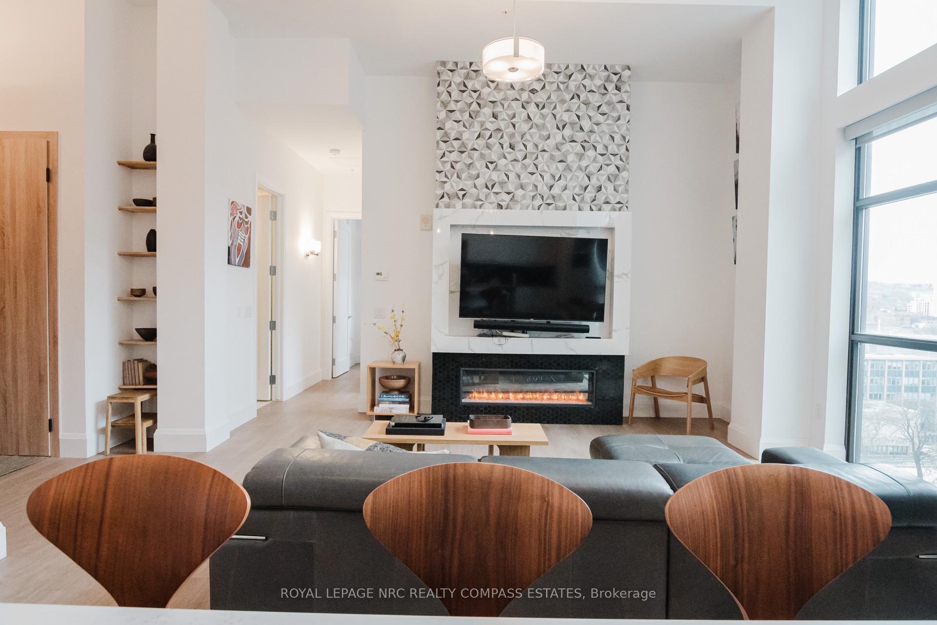 2 Bedrooms Condo at 118 King,  Hamilton For sale
