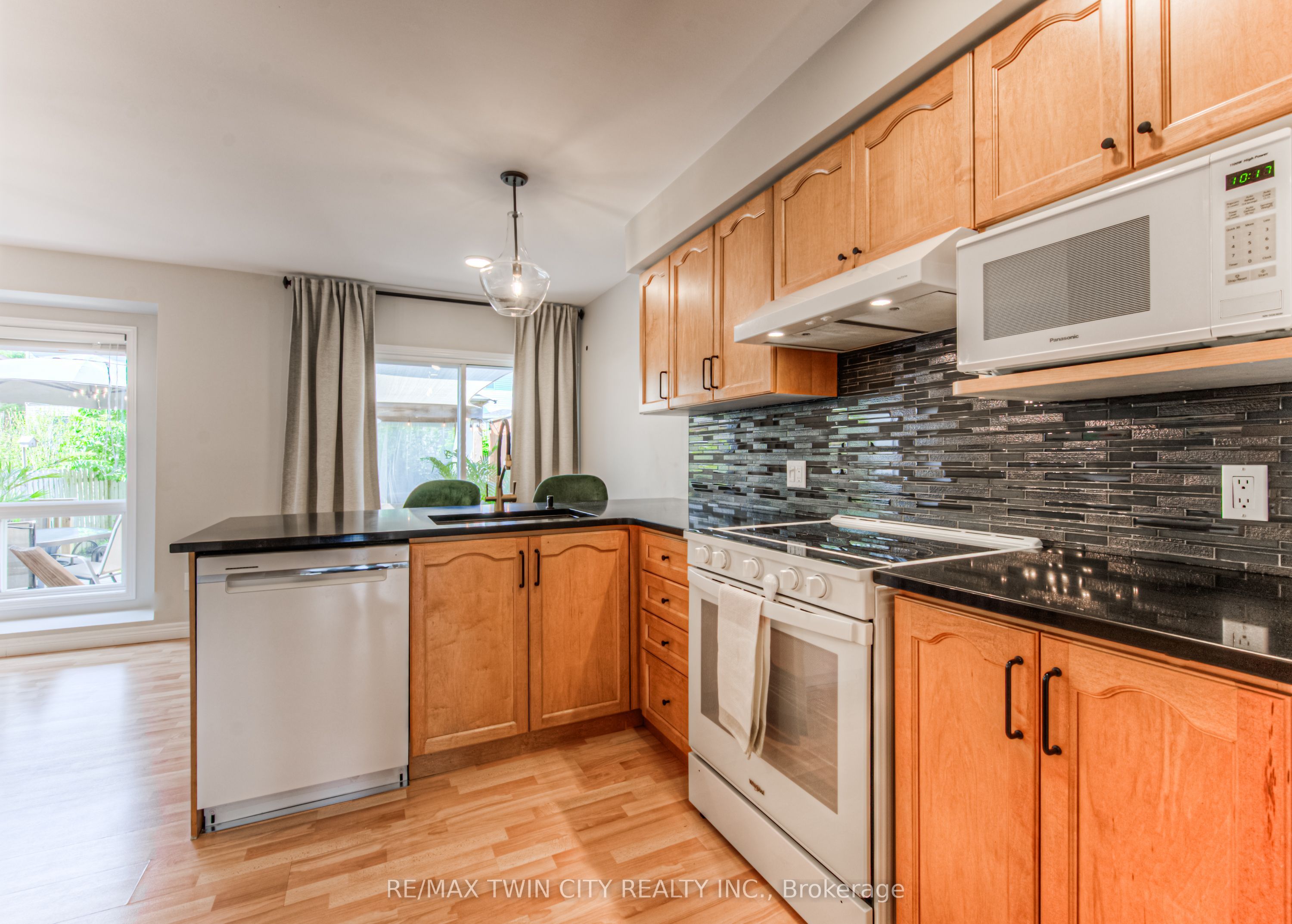 381 University Downs Crescent