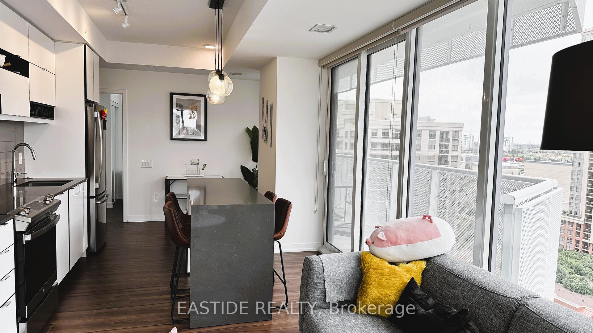 3 Bedrooms Condo at 4065 Confederation, Mississauga For sale