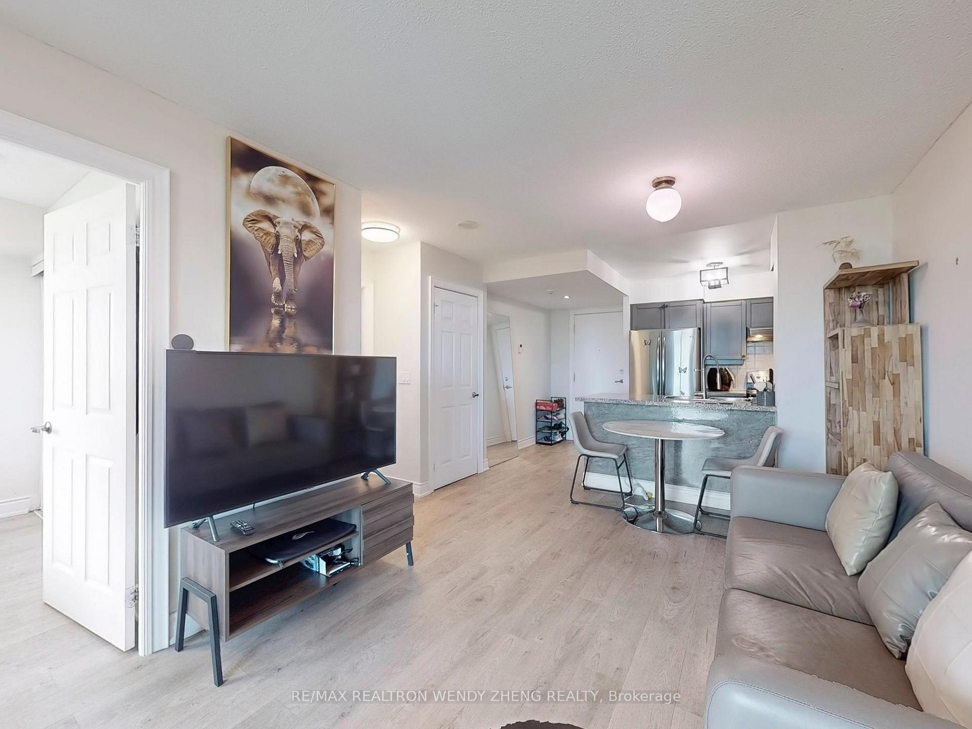 1 Bedroom Condo at 15 Greenview, Toronto For sale
