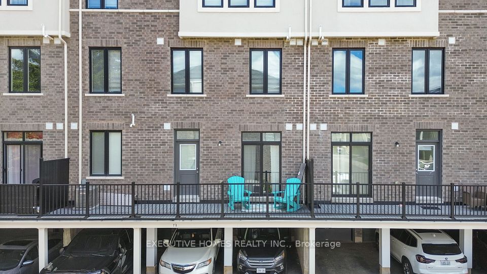 383 Dundas