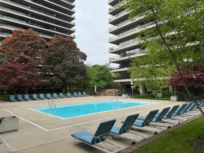 2 Bedrooms Co-op at 20 Avoca, Toronto For sale