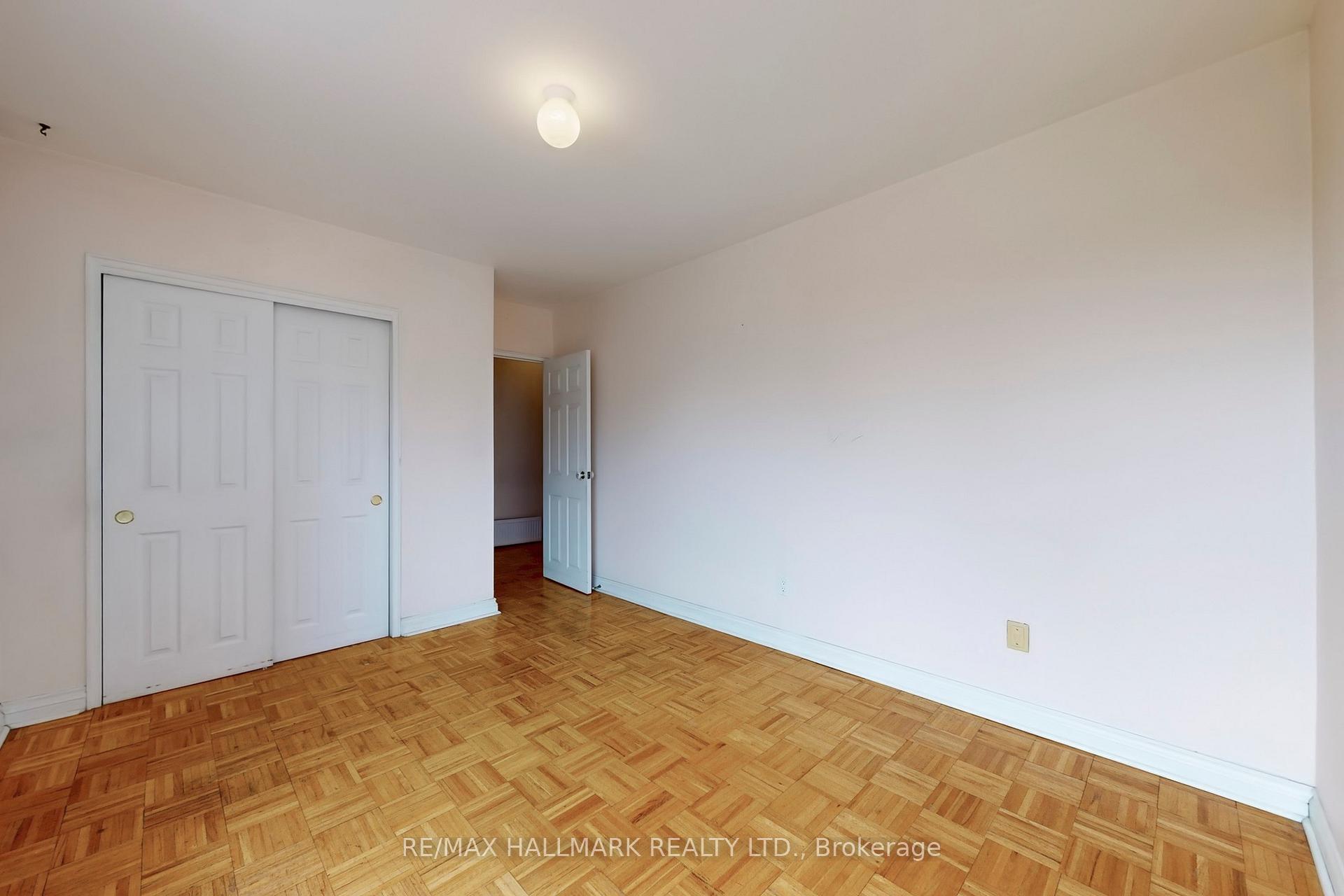 2 Bedrooms Condo at 50 Gulliver, Toronto For sale
