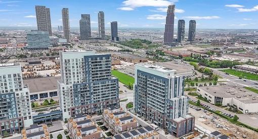 2 Bedrooms Condo at 60 Honeycrisp,  Vaughan For sale
