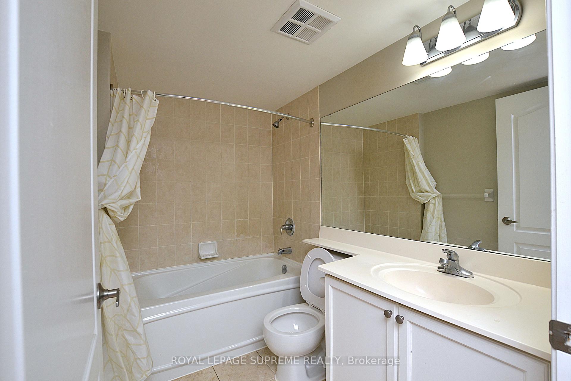 2 Bedrooms Condo at 1 Elm, Mississauga For sale