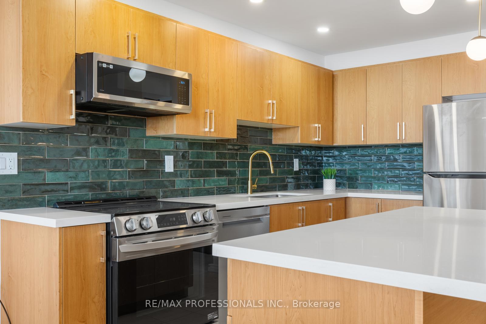 3 Bedrooms Condo at 360 Ridelle, Toronto For sale
