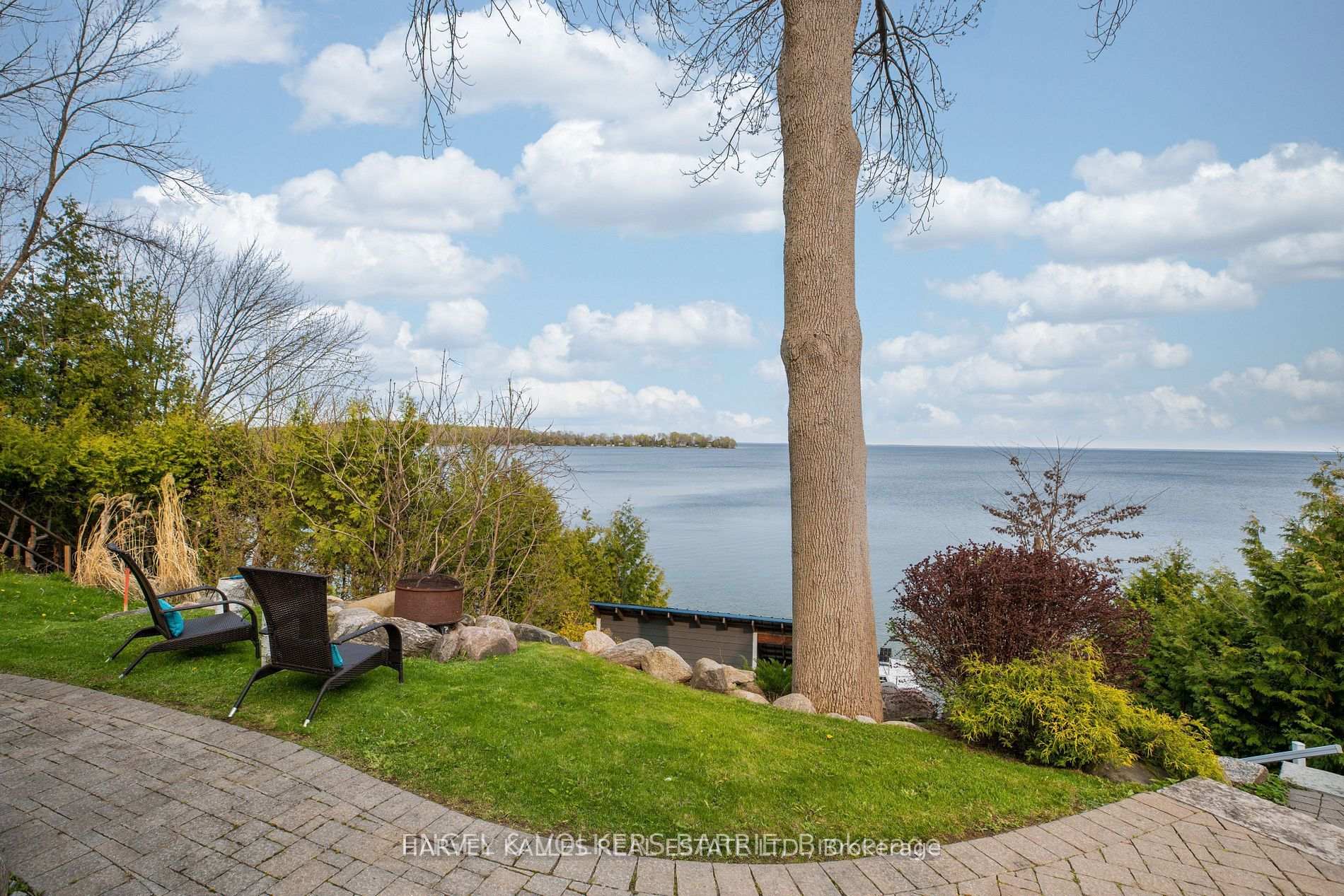 2369 Lakeshore Road E