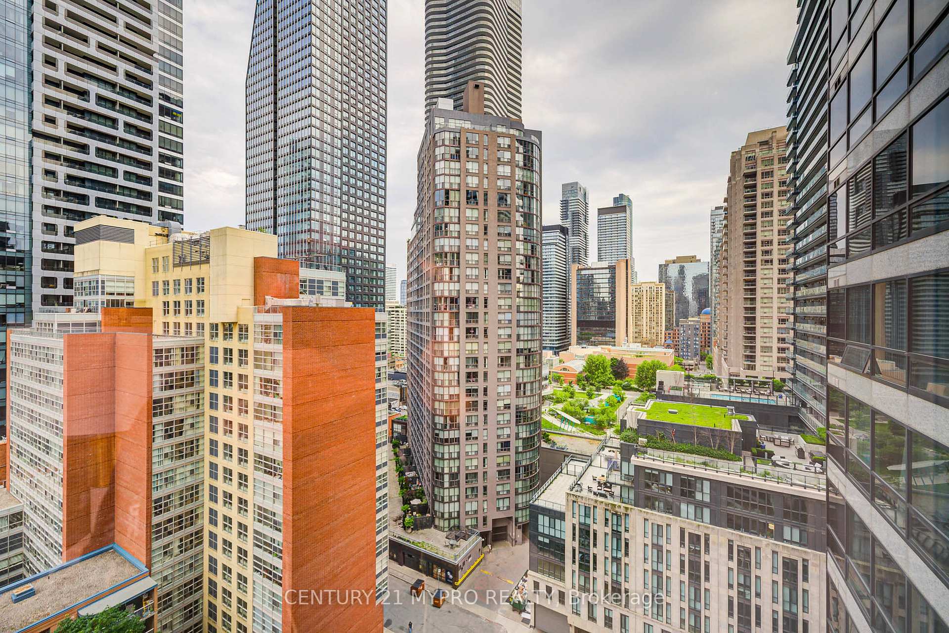 2 Bedrooms Condo at 1001 Bay, Toronto For sale