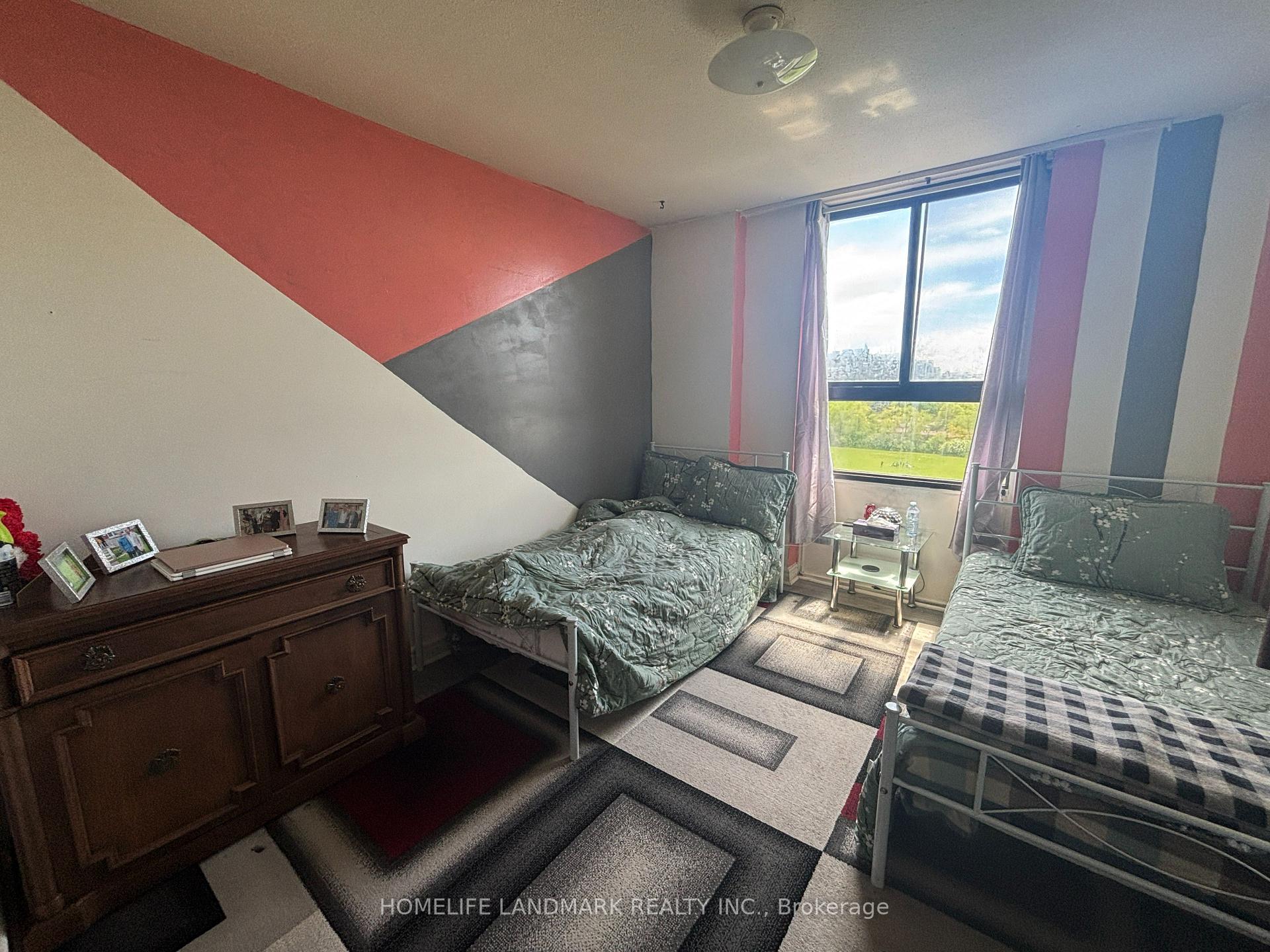 3 Bedrooms Condo at 260 Seneca Hill, Toronto For sale