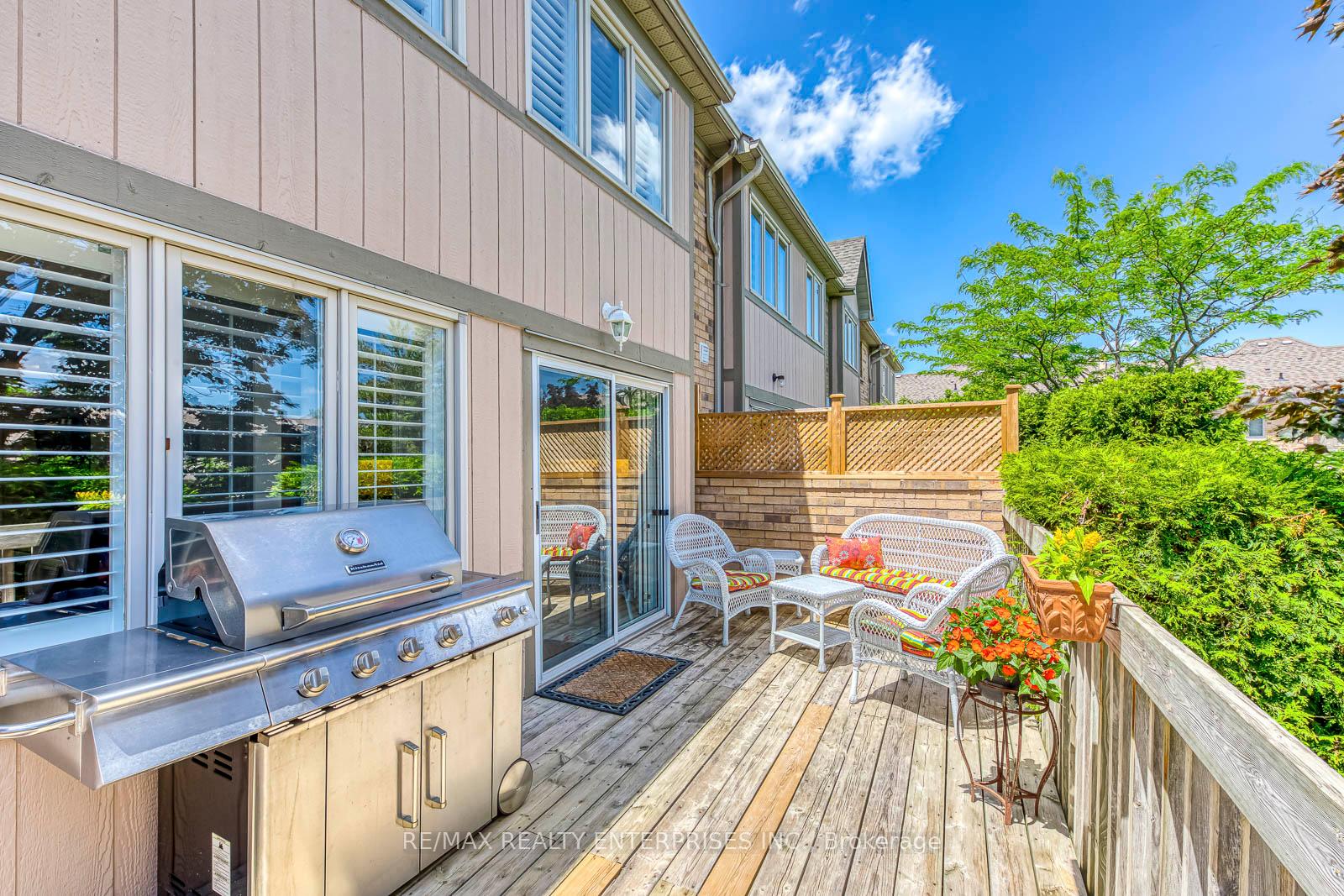 3 Bedrooms Condo at 5658 Glen Erin, Mississauga For sale